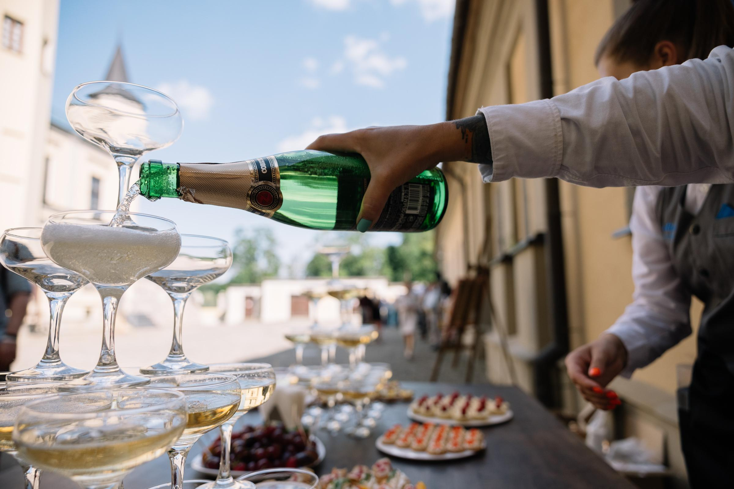 An Atmospheric Wedding in a Historic Castle — Style, Emotion, Celebration