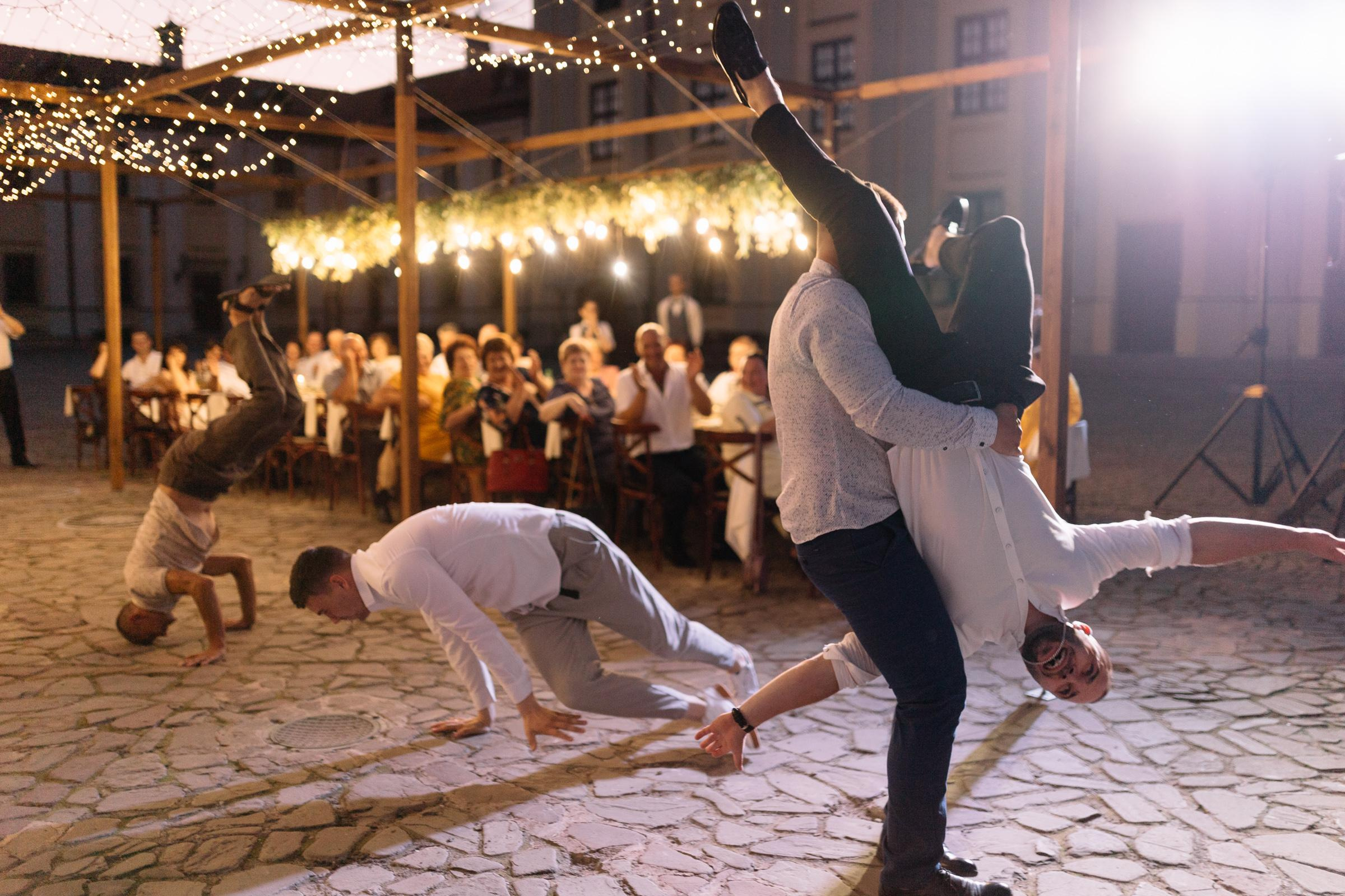 An Atmospheric Wedding in a Historic Castle — Style, Emotion, Celebration