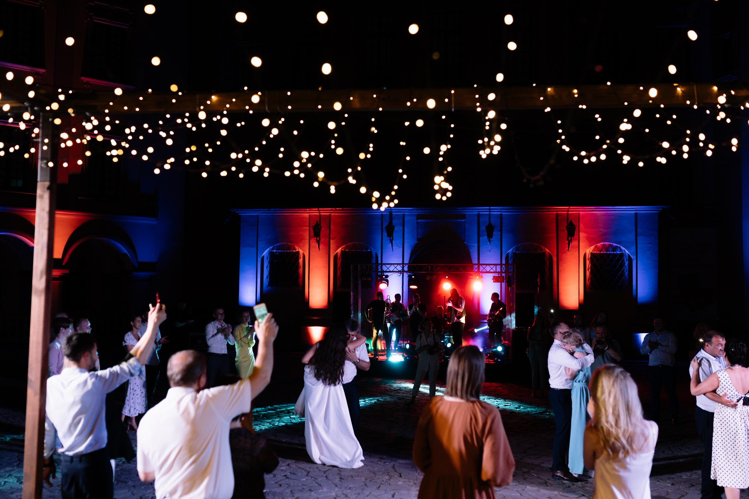 An Atmospheric Wedding in a Historic Castle — Style, Emotion, Celebration