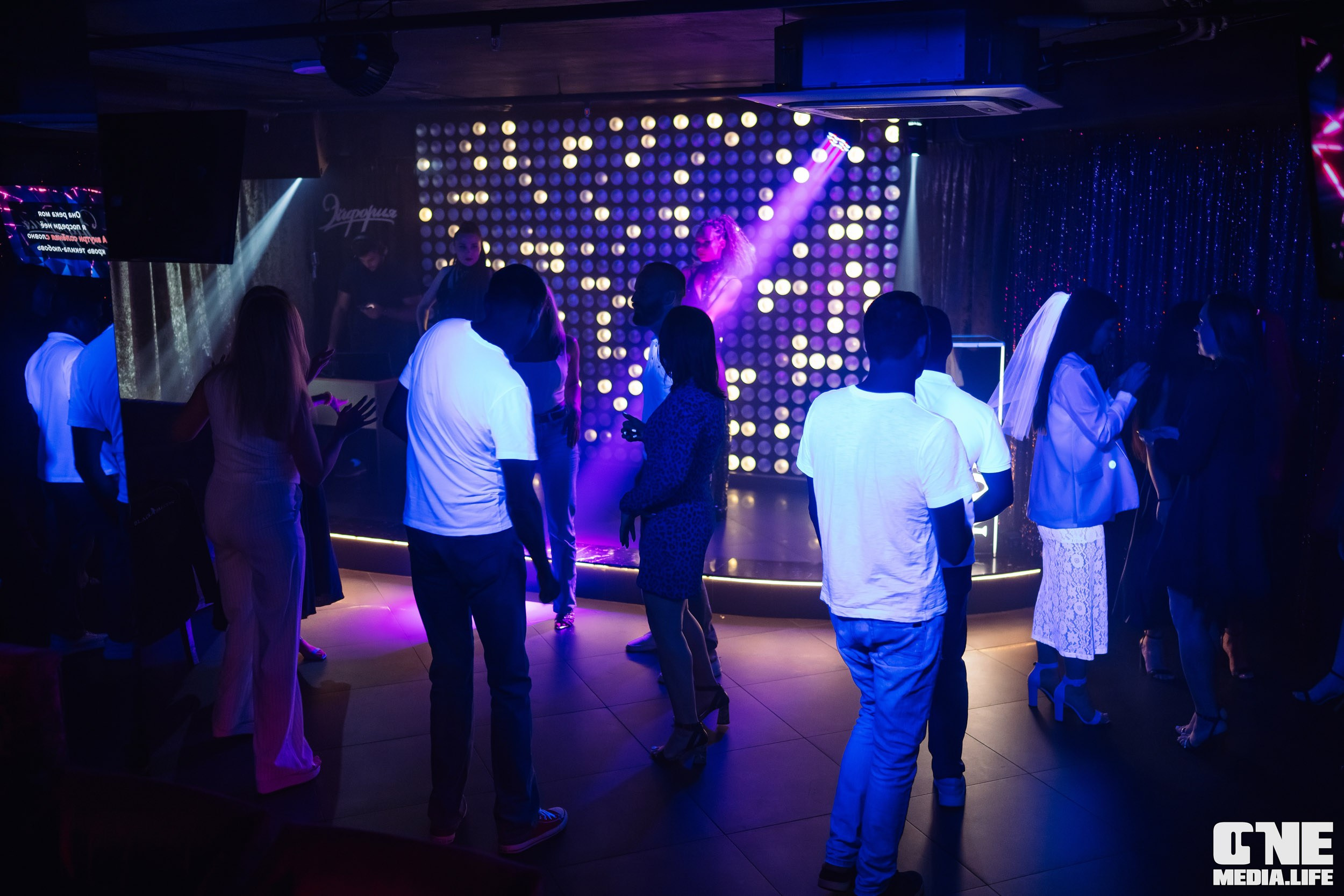 Фоторепортаж из караоке-клуба Эйфория. One Media Life: фоторепортажи, фотоотчеты с мероприятий и заведений