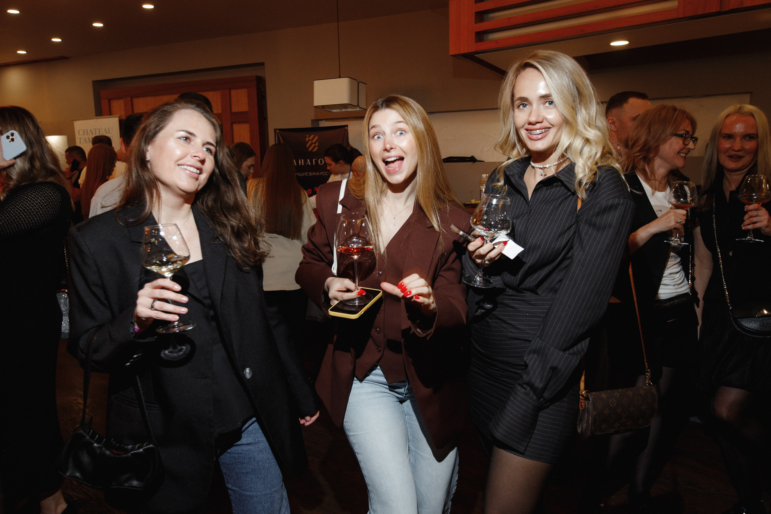 ФЕСТИВАЛЬ ИГРИСТЫХ ВИН. СВОИ. ФОТООТЧЕТЫ-СОБЫТИЯ-МЕСТА