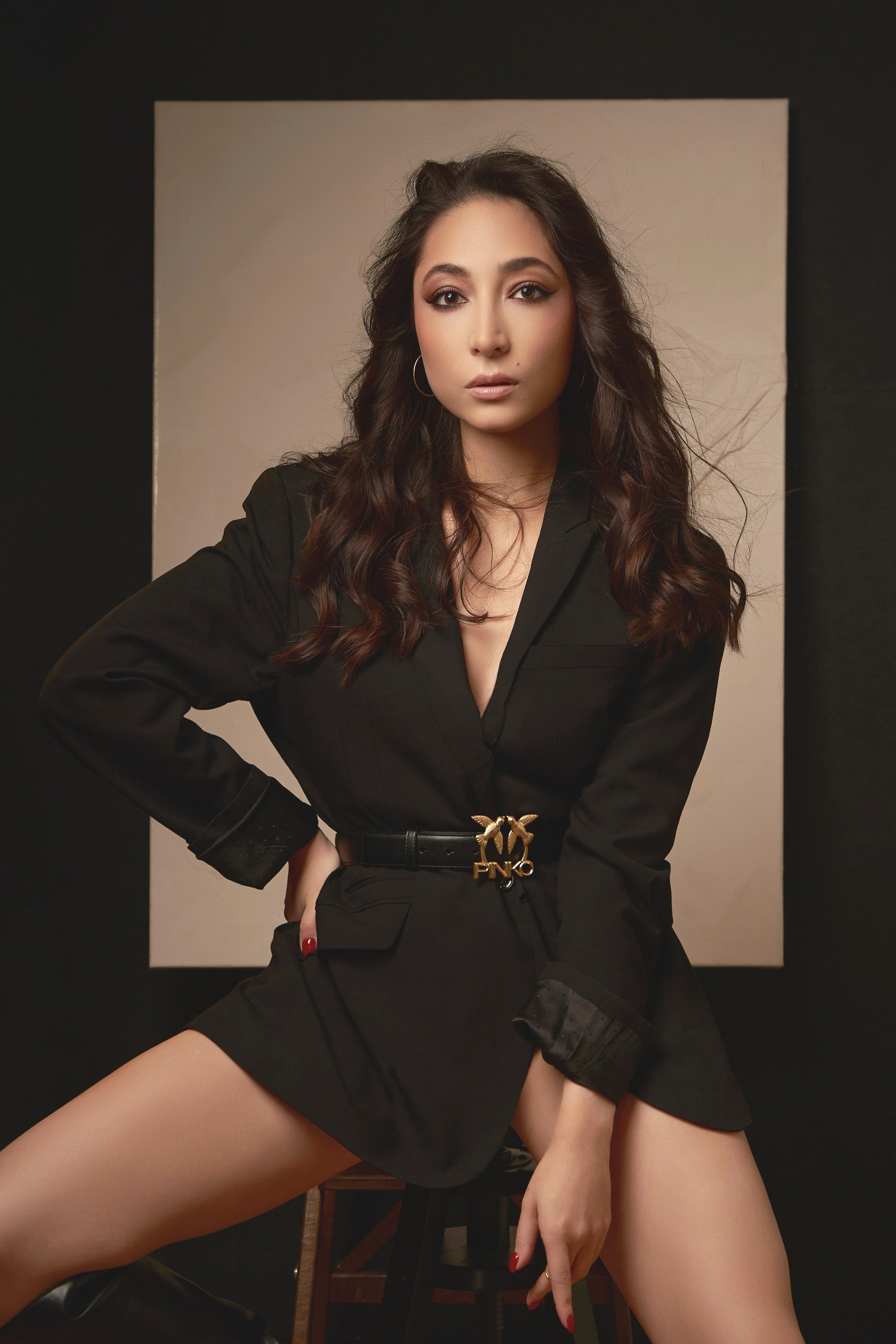 Черный костюм для девушки