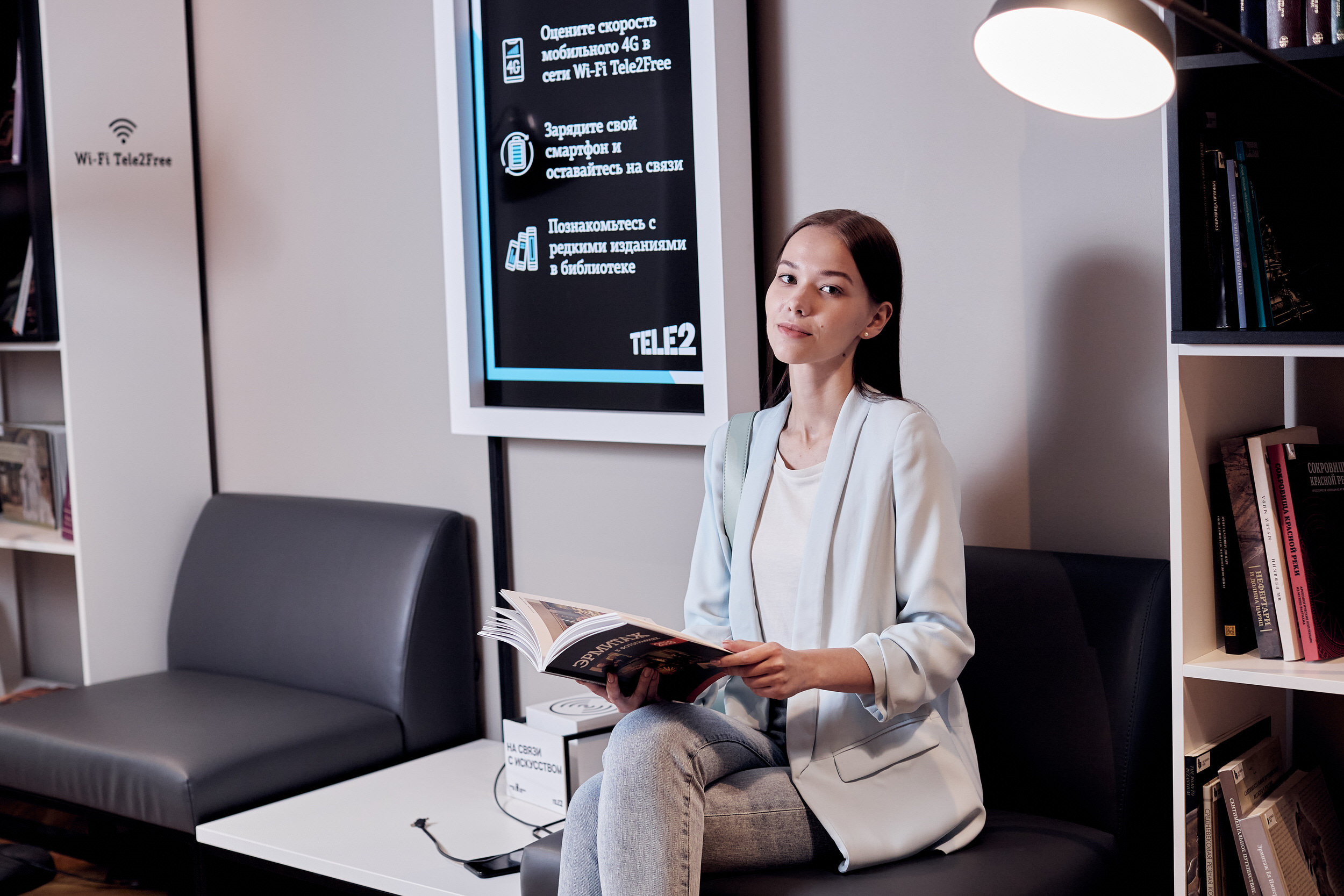 Рекламная съемка для Tele2 в Эрмитаж Урал. Контент для бизнеса в Екатеринбурге Полдень Медиа
