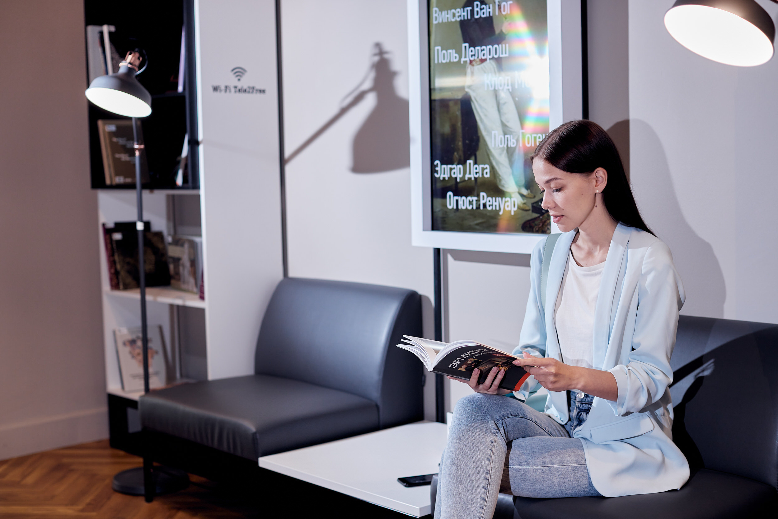 Рекламная съемка для Tele2 в Эрмитаж Урал. Контент для бизнеса в Екатеринбурге Полдень Медиа