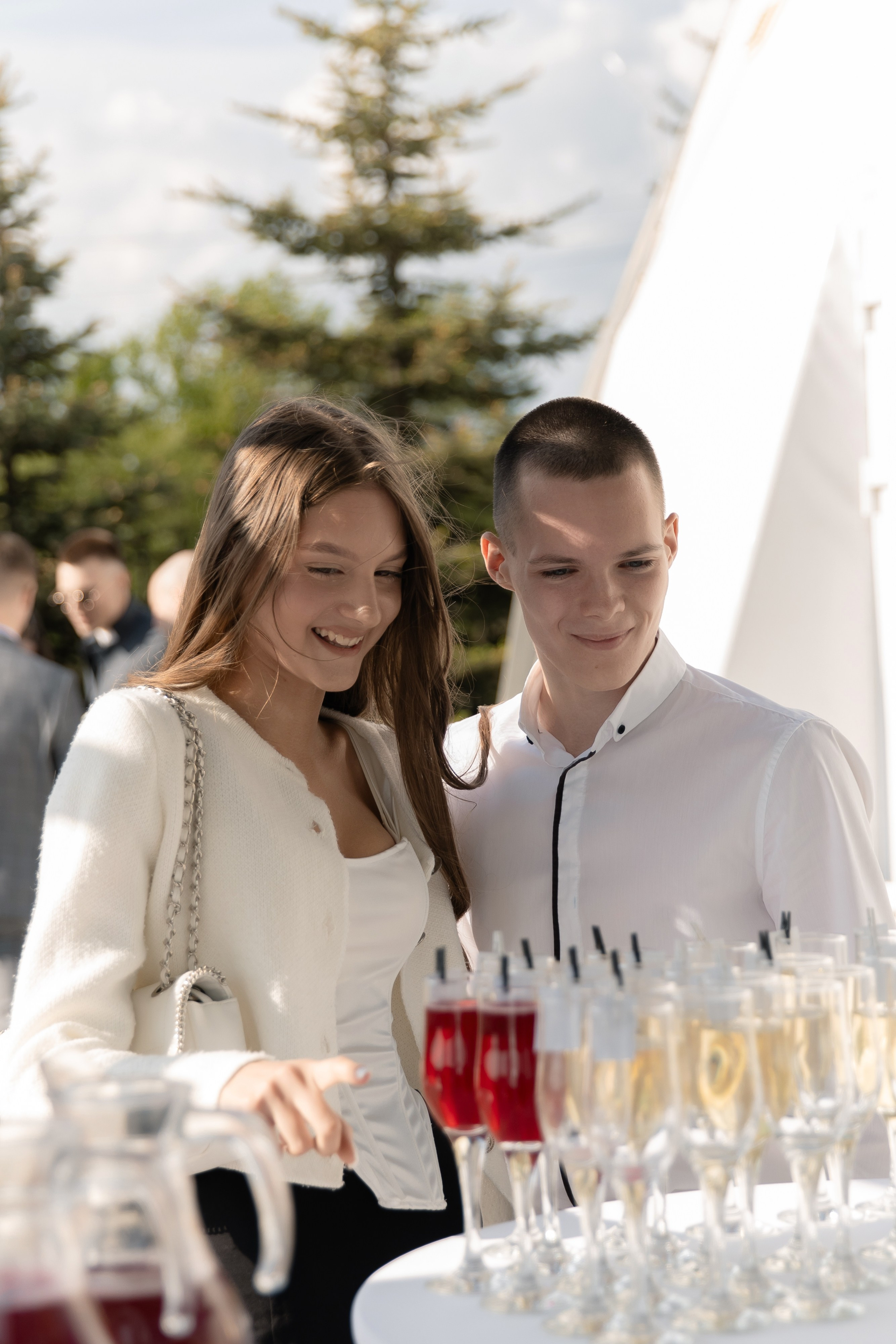 Я создаю профессиональные фотографии, которые сохраняют эмоции, детали и атмосферу вашего праздника. Свадебный фотограф во Владивостоке