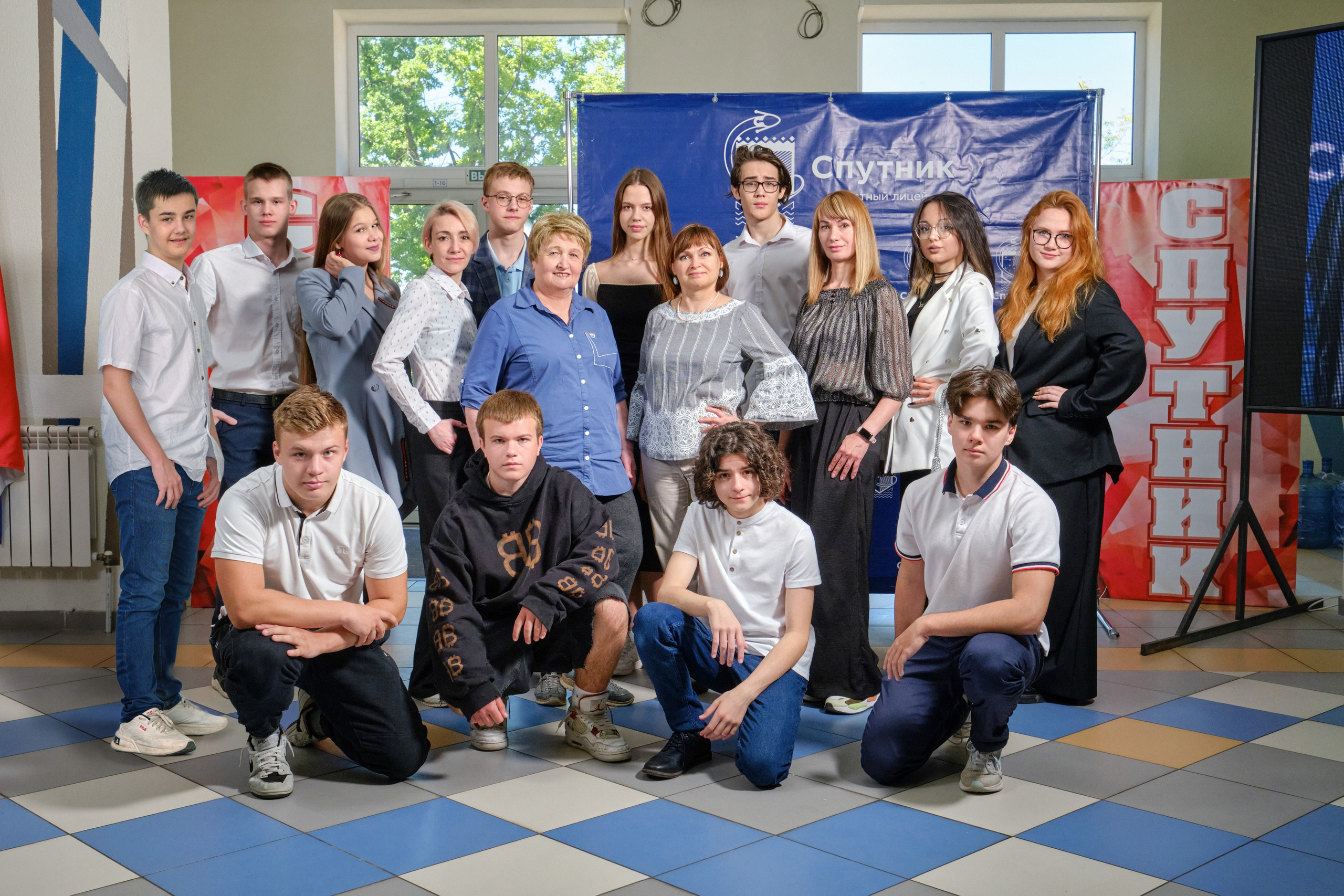 Фотосессия класса и выпускников в студии, в школе, на улице