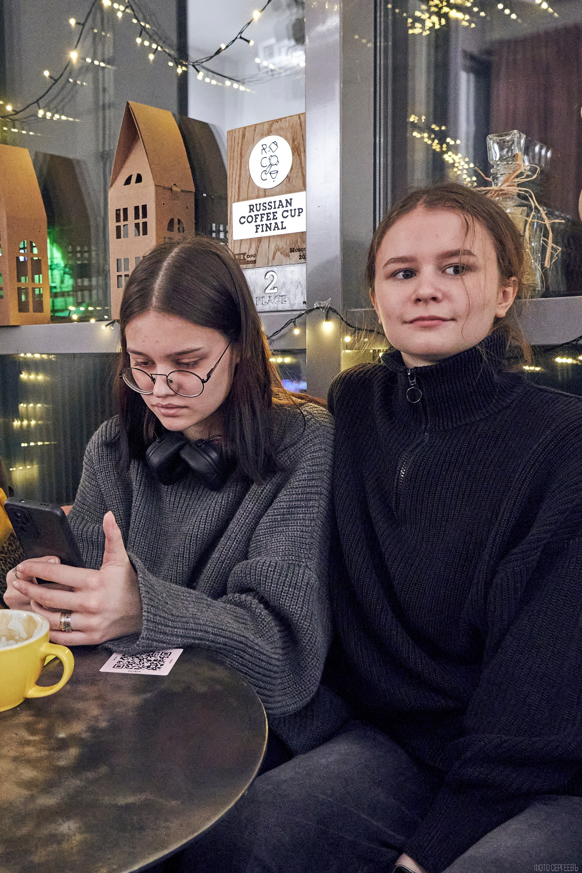 Кутята Coffee Shop. Фотографъ Сергѣевъ. Поймать мгновеніе