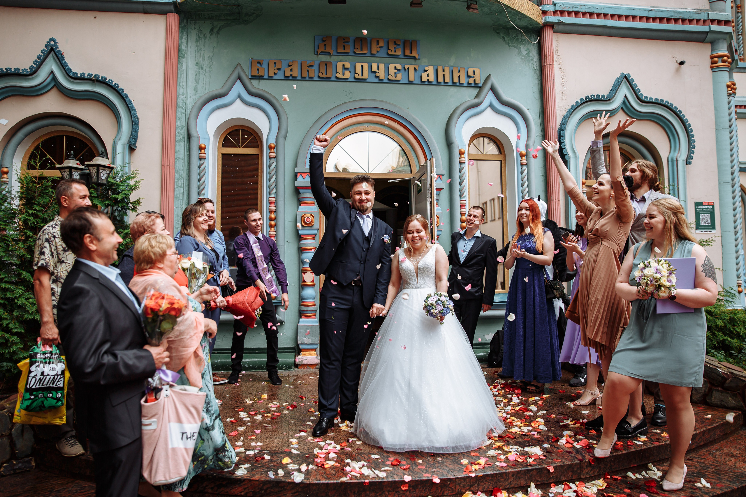 Выход из ЗАГСа в Измайловском Кремле