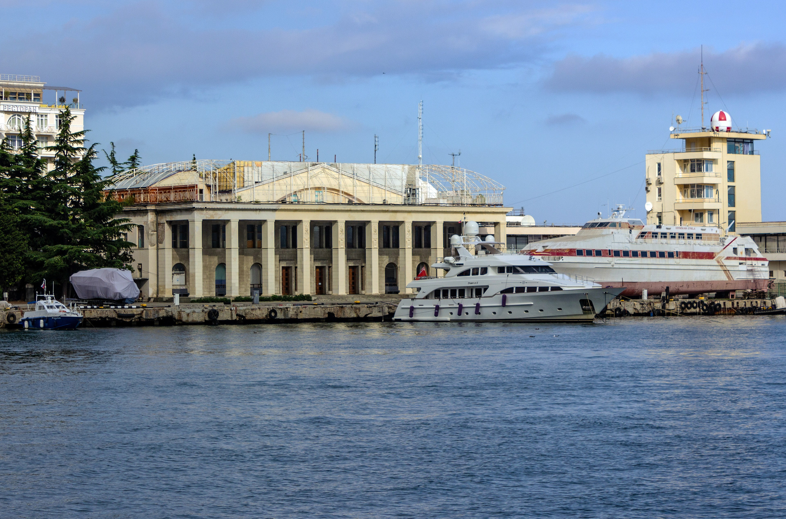 Локации для фотосессии в Ялте. Профессиональная фотосъемка в Крыму. Натуральные эмоции и живые кадры. Забронируйте дату прямо сейчас!