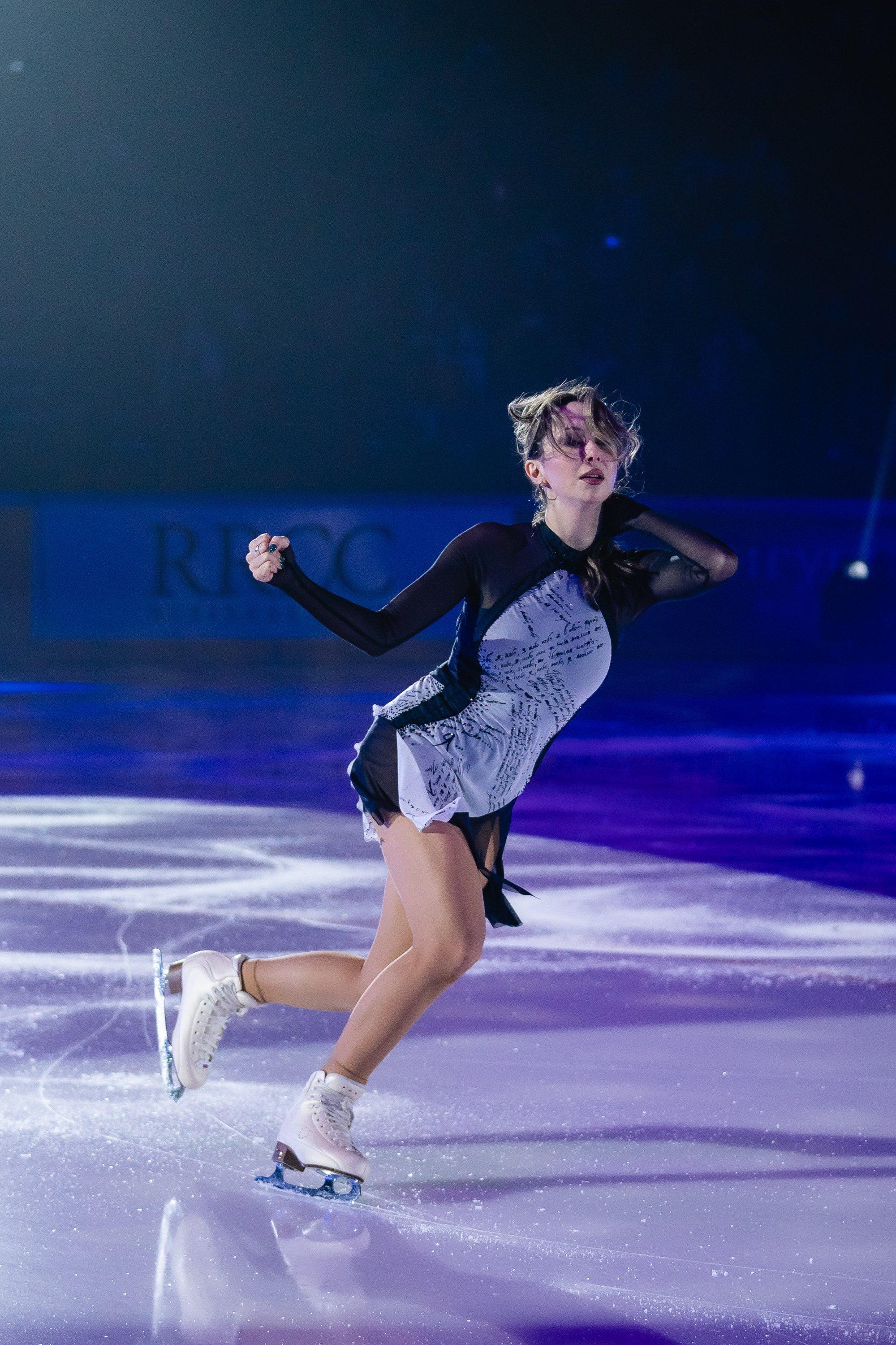 Шоу «Чемпионы на льду» в Новосибирске. Воробьева Ксения — Спортивный и танцевальный фотограф Новосибирск