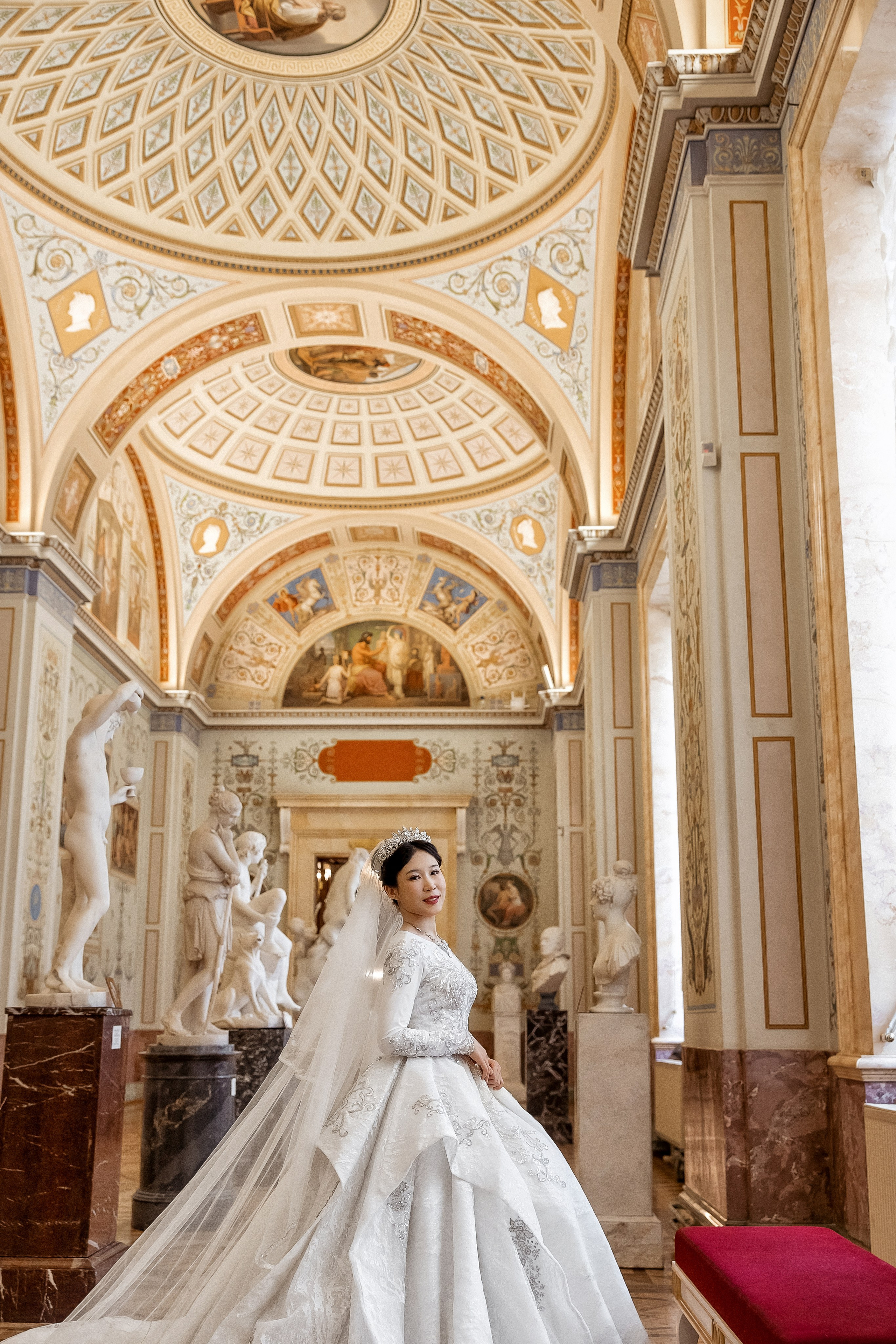 Свадебная фотосессия в Эрмитаже. Свадебный и семейный фотограф Алексей Аверин