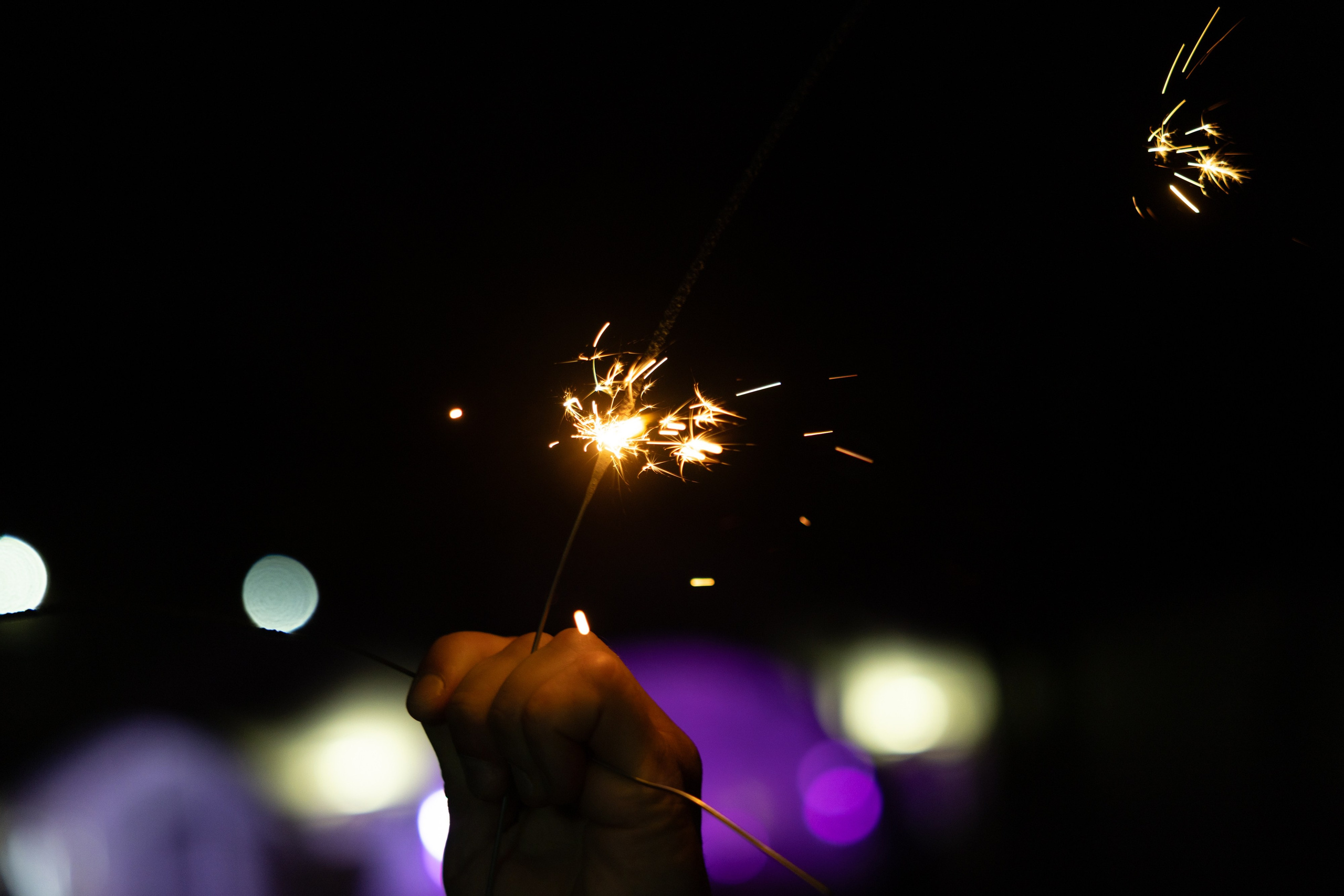 Я создаю профессиональные фотографии, которые сохраняют эмоции, детали и атмосферу вашего праздника. Свадебный фотограф во Владивостоке