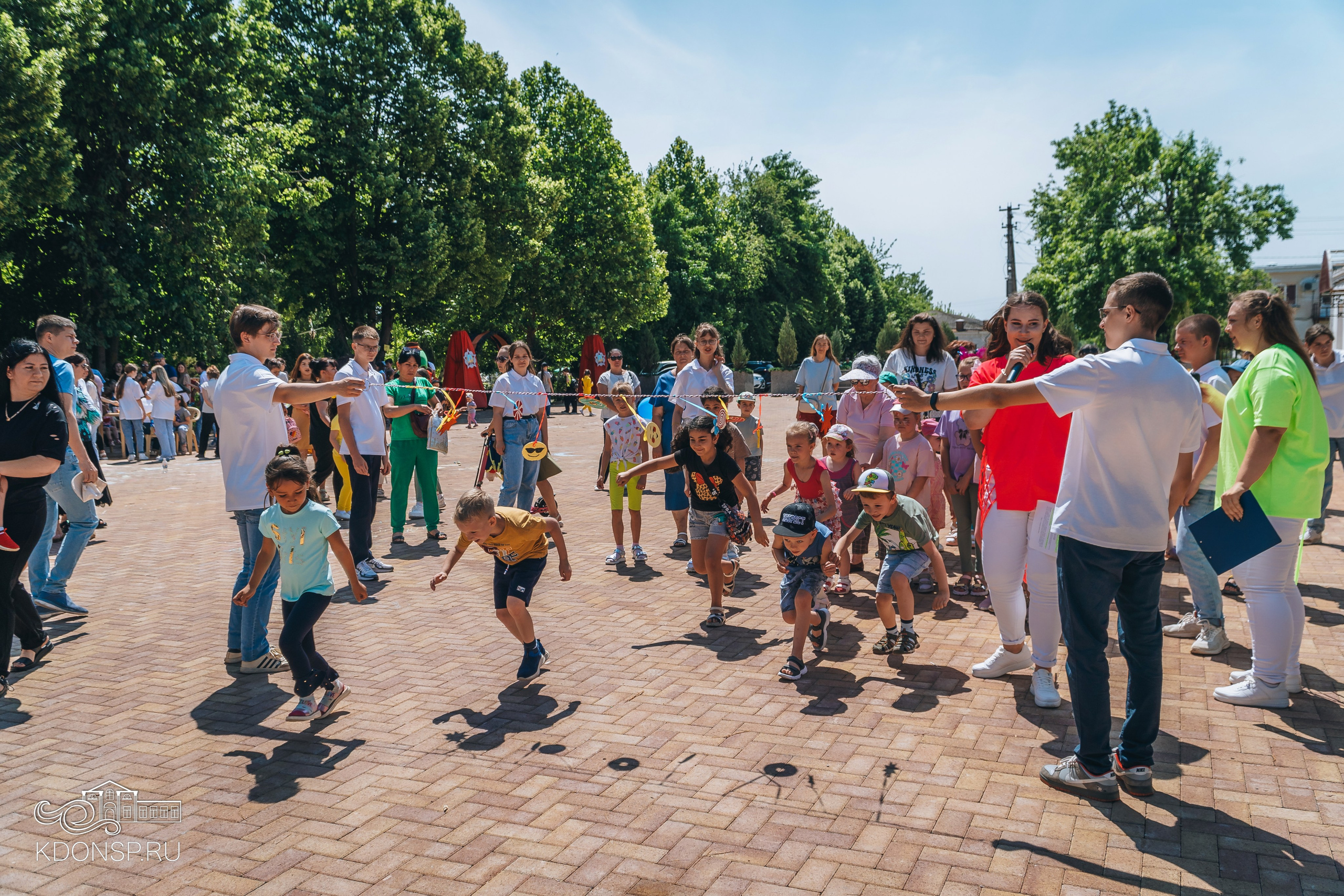 Должны смеяться дети. Новотитаровский Дом культуры