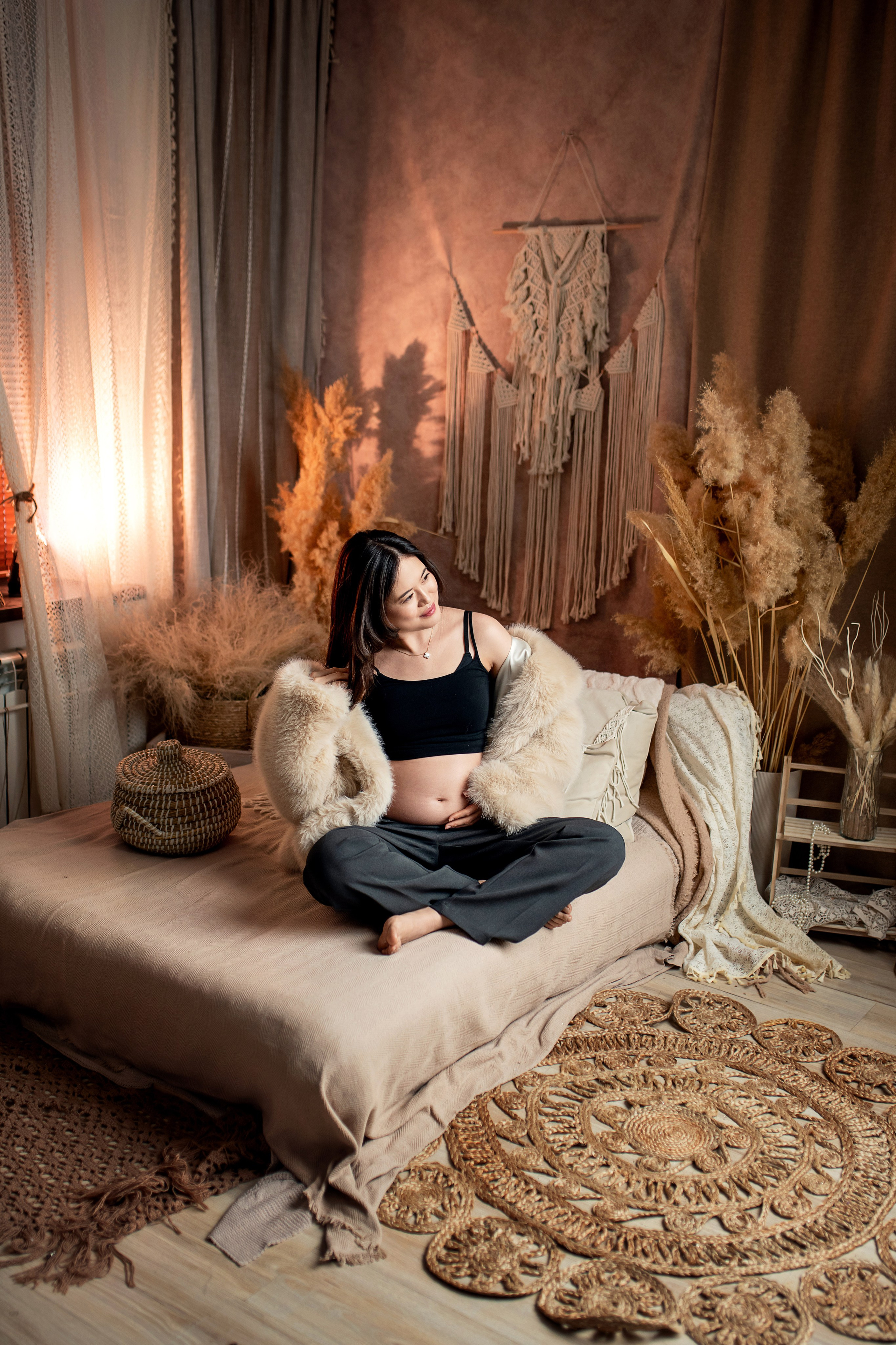 Фотосессия беременности в студии (Классика. Однотонные фоны) + Бохо стиль). Творческая команда Ульяшевы, свадебная и семейная фотография. Кахахста