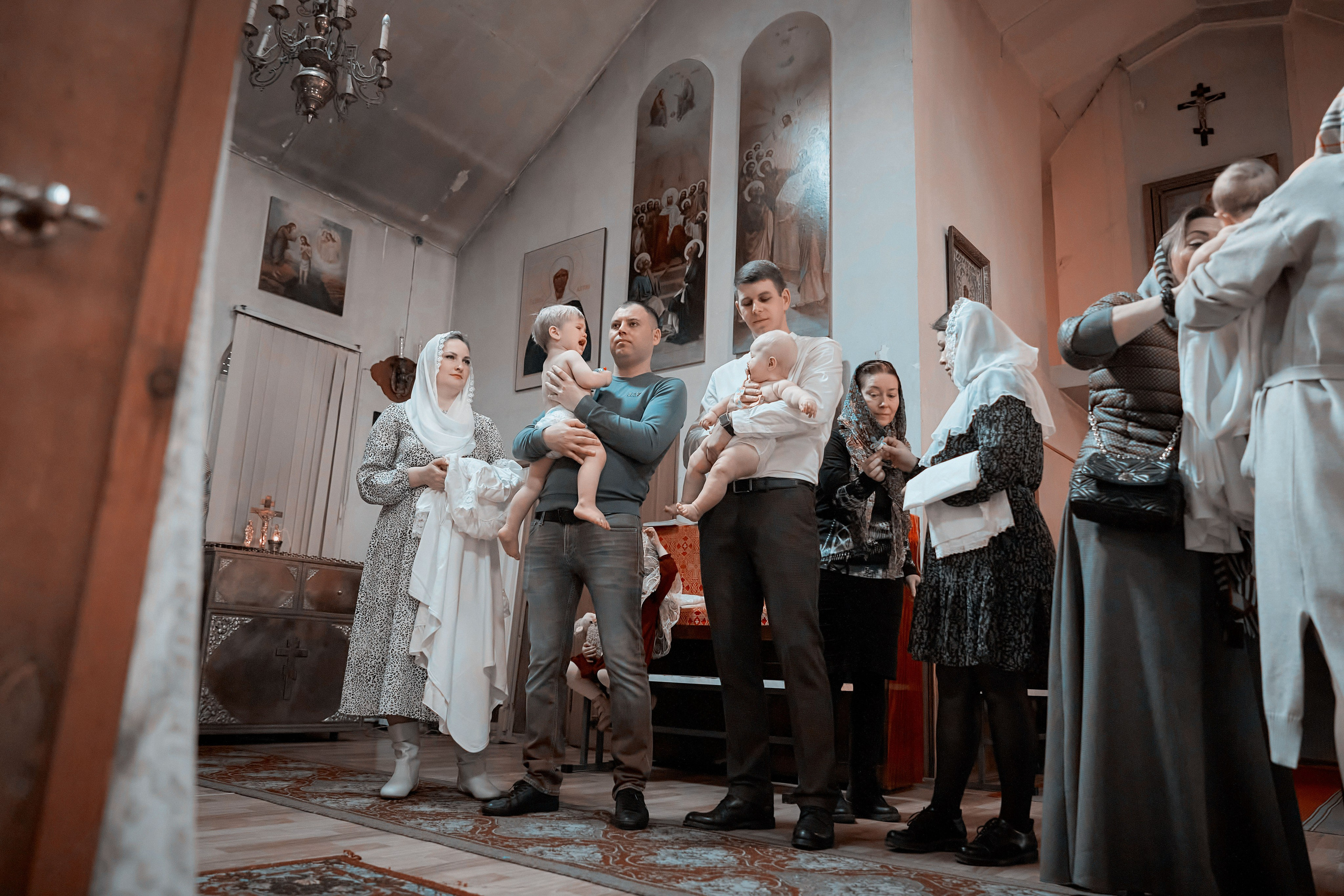 перед началом крещения в храме