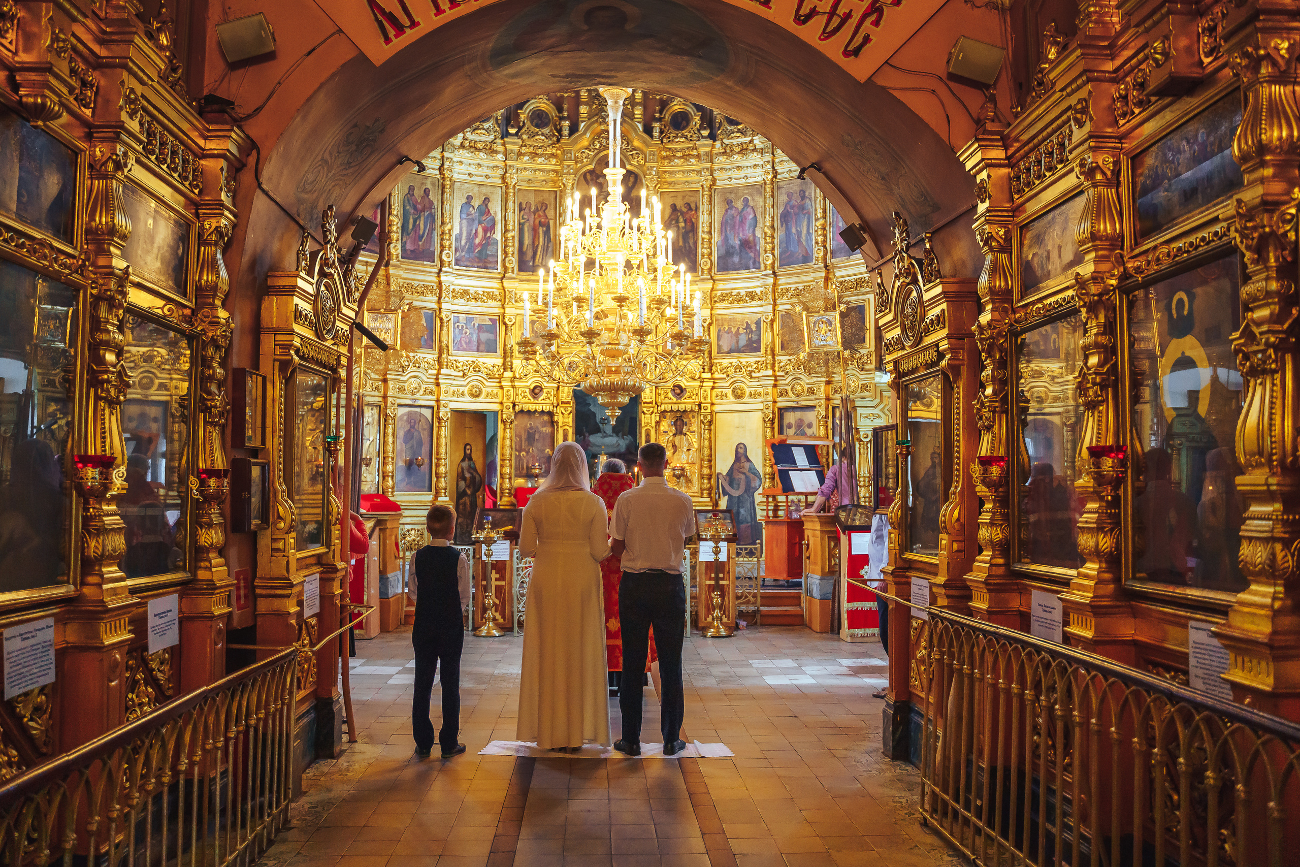 Свадебный фотограф на венчание в Храме Богородицы в Щелково