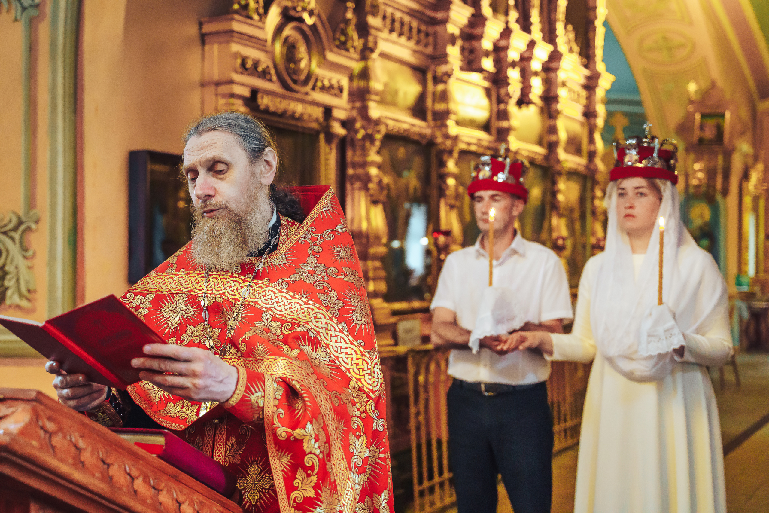 Свадебный фотограф на венчание в Храме Богородицы в Щелково