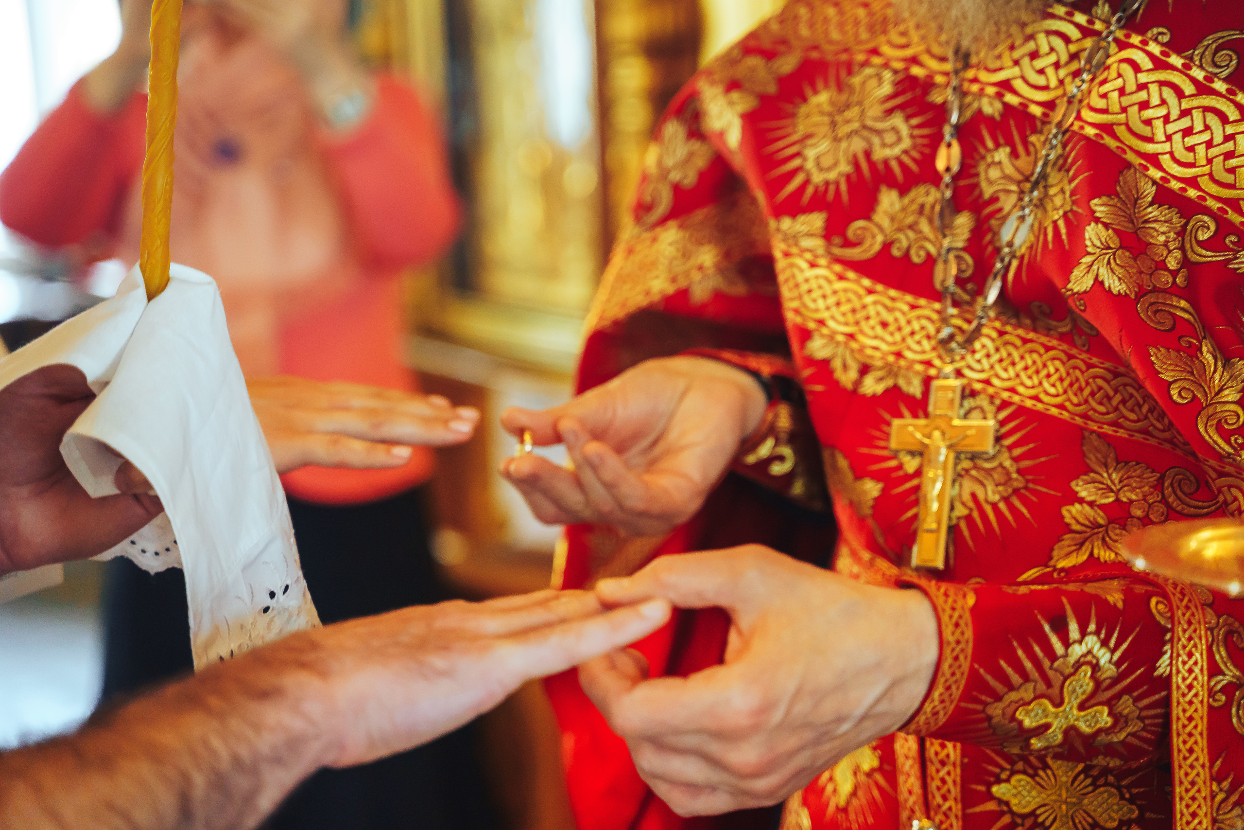 Свадебный фотограф на венчание в Храме Богородицы в Щелково