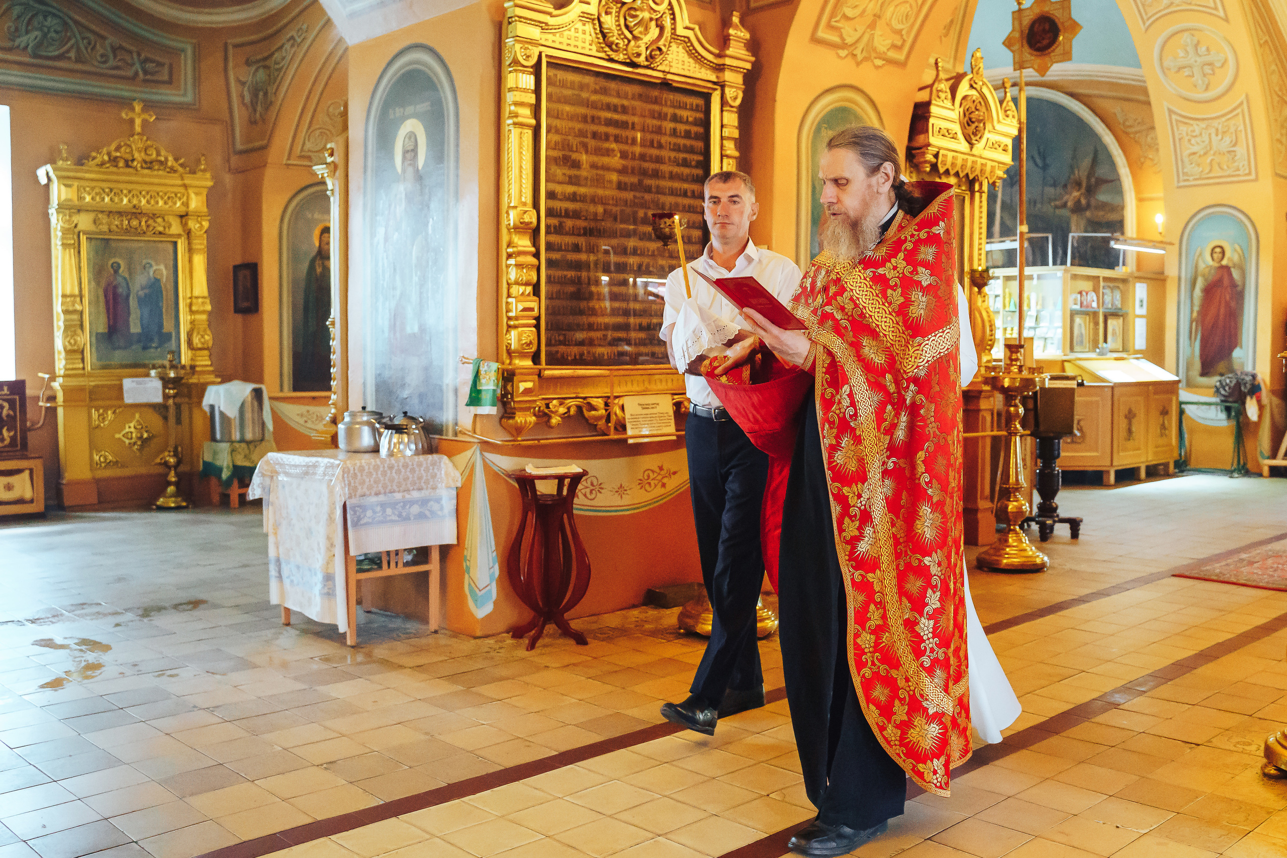 Свадебный фотограф на венчание в Храме Богородицы в Щелково
