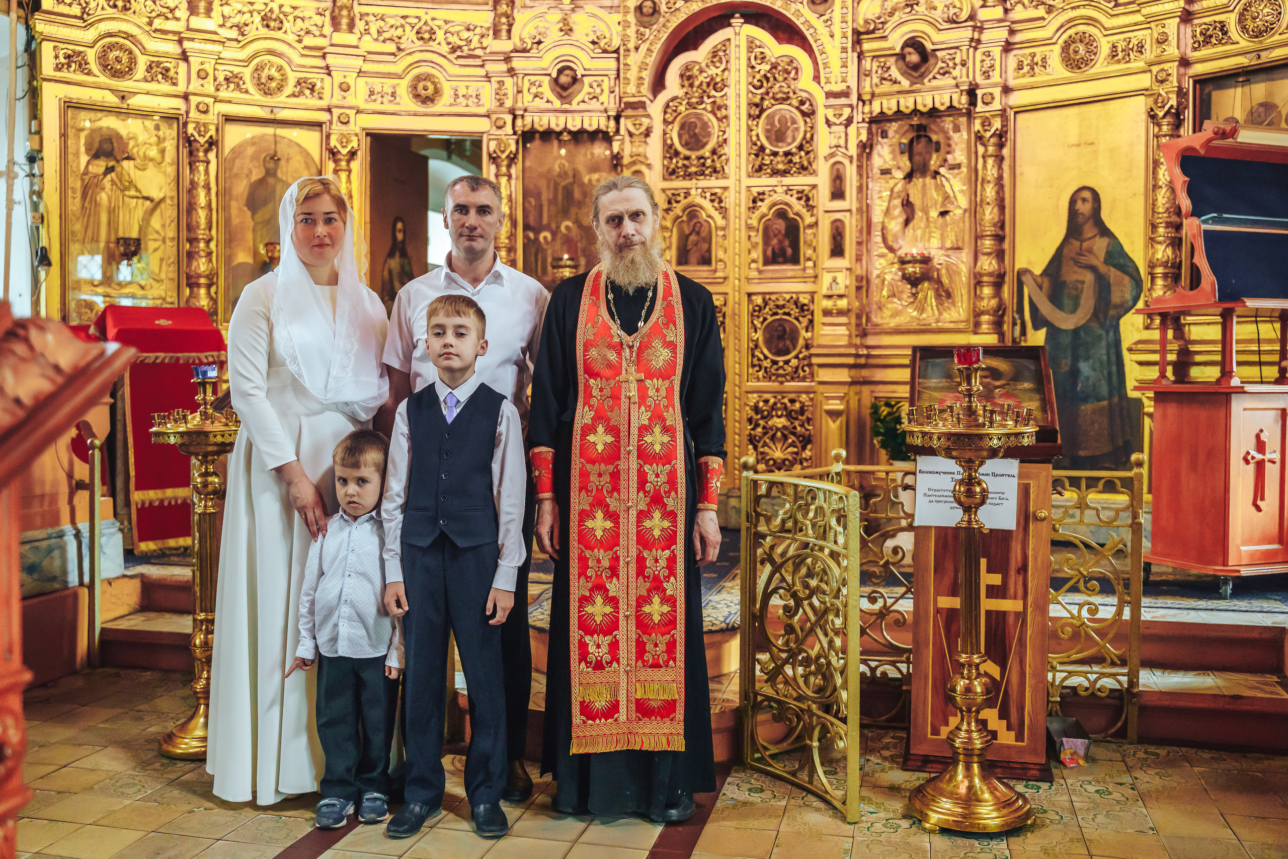 Свадебный фотограф на венчание в Храме Богородицы в Щелково