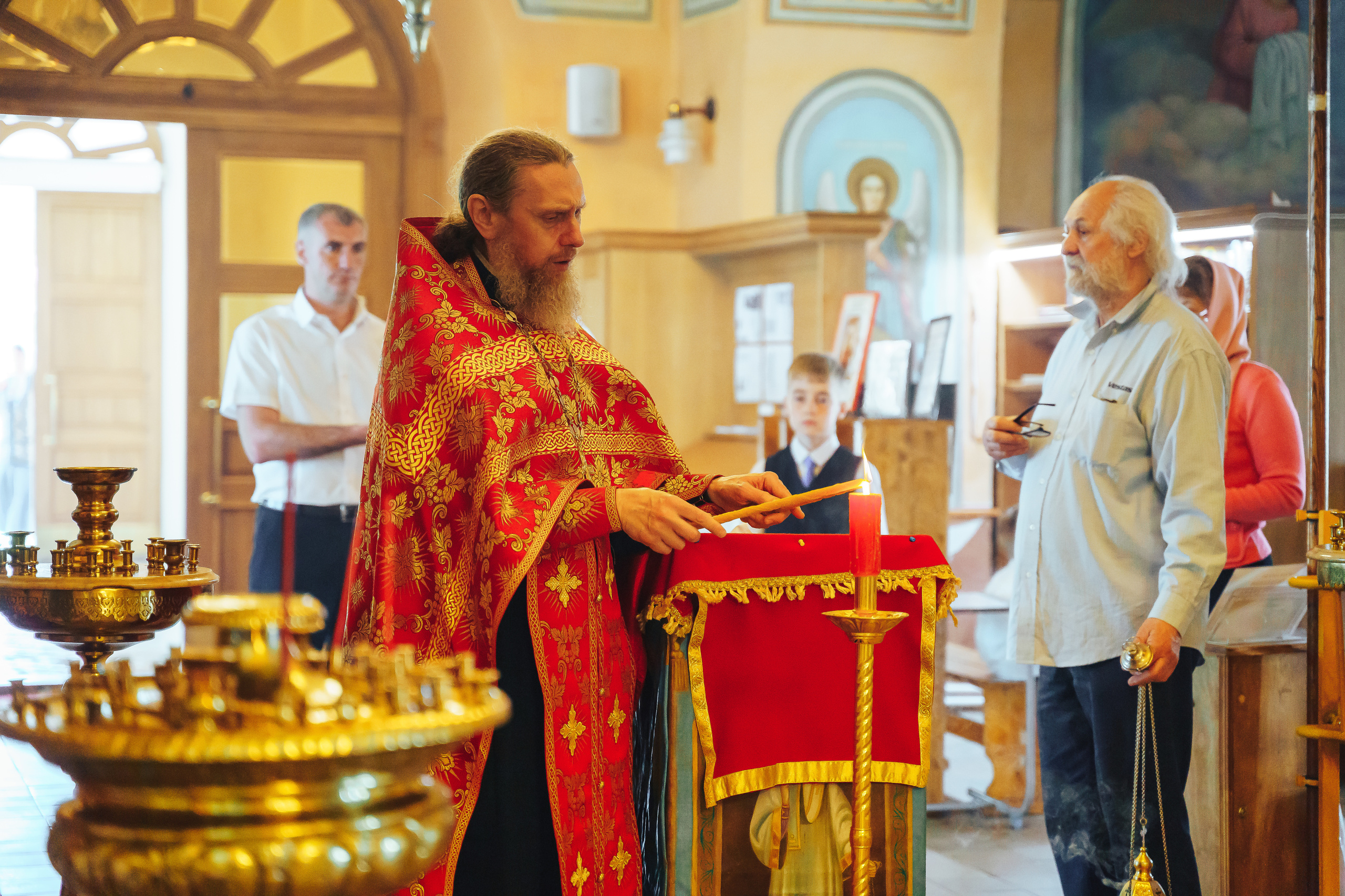 Свадебный фотограф на венчание в Храме Богородицы в Щелково