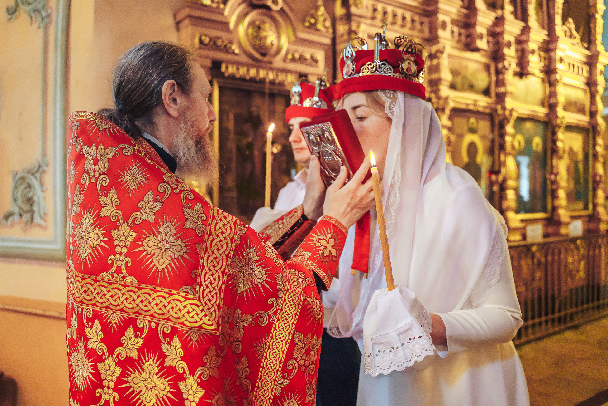 Свадебный фотограф на венчание в Храме Богородицы в Щелково