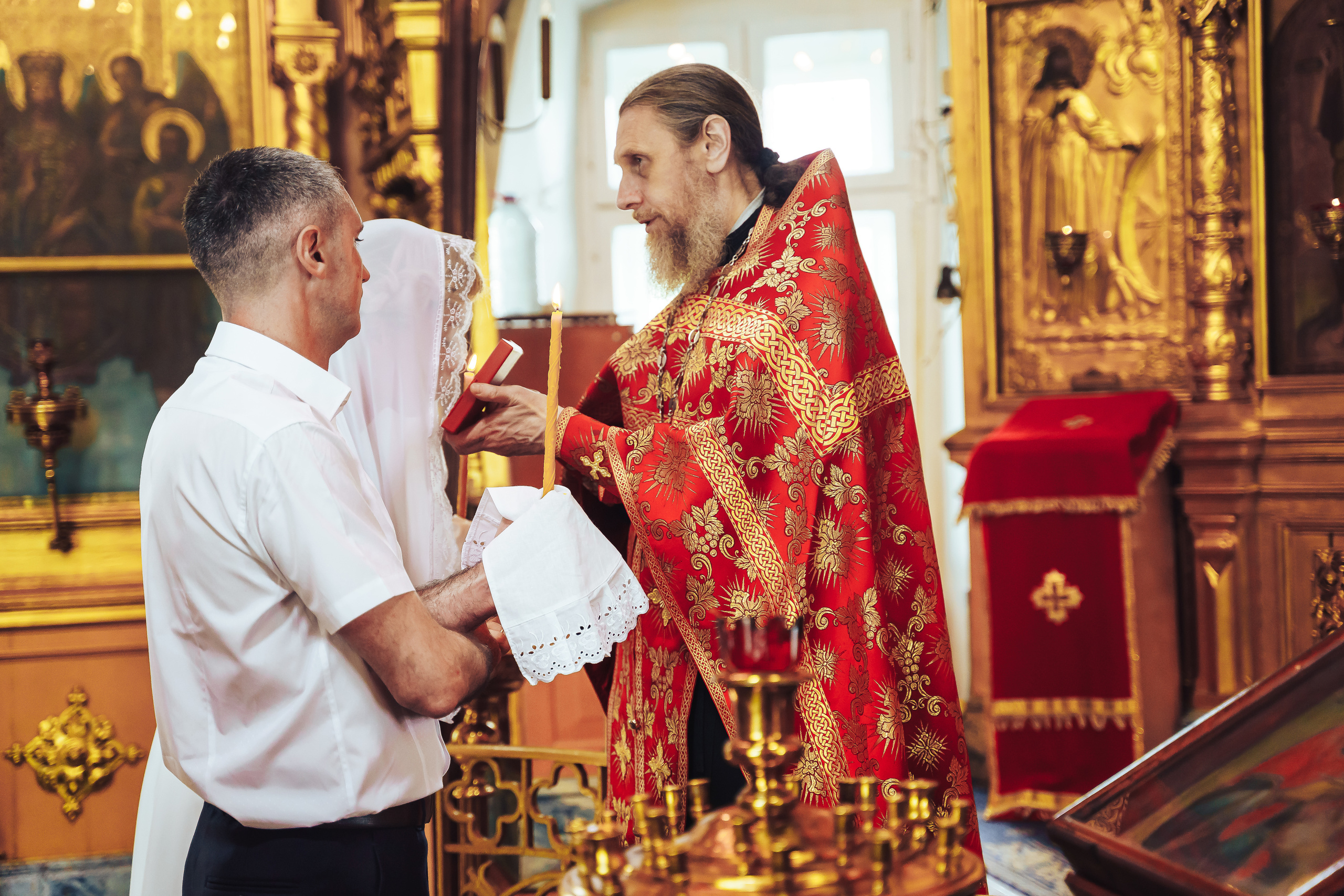 Свадебный фотограф на венчание в Храме Богородицы в Щелково
