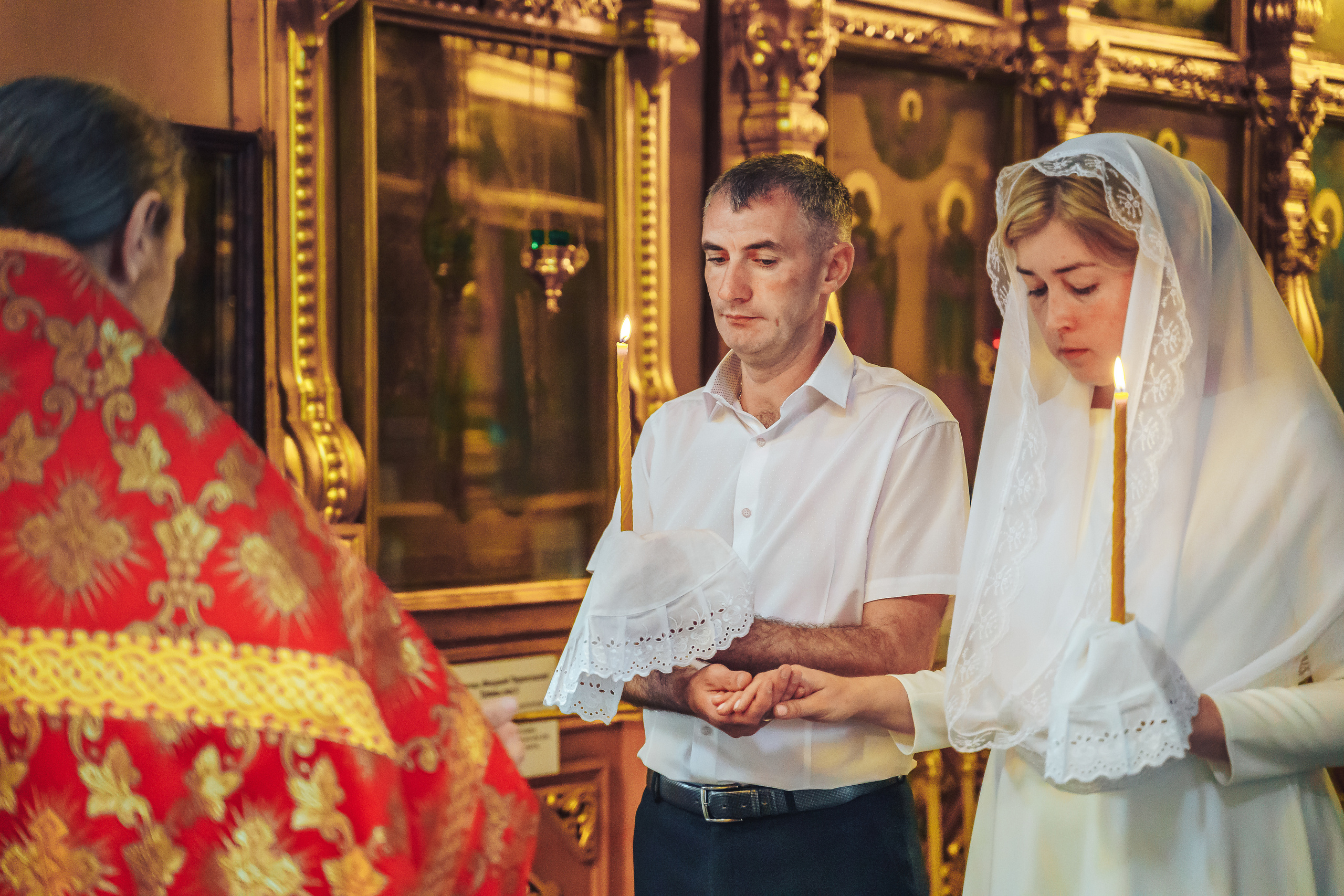 Свадебный фотограф на венчание в Храме Богородицы в Щелково