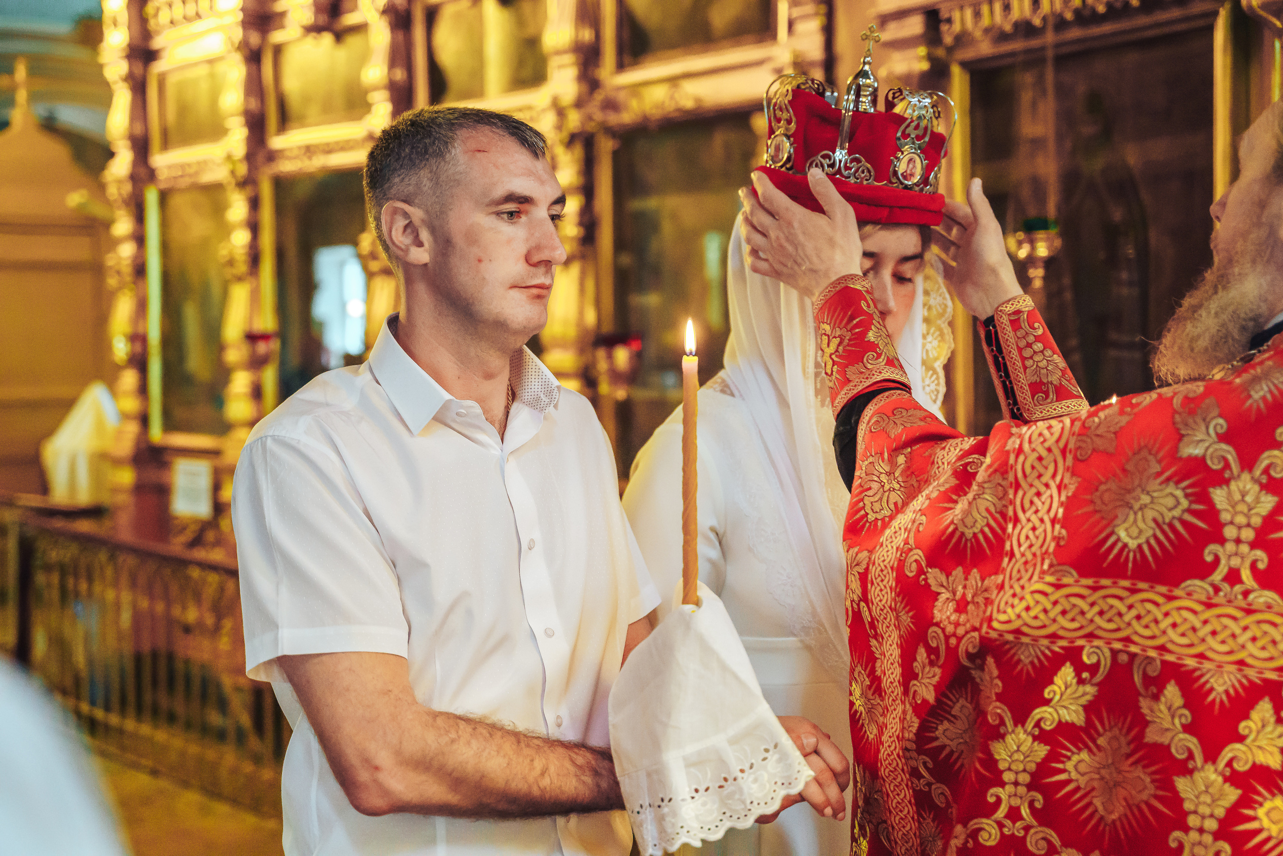 Свадебный фотограф на венчание в Храме Богородицы в Щелково