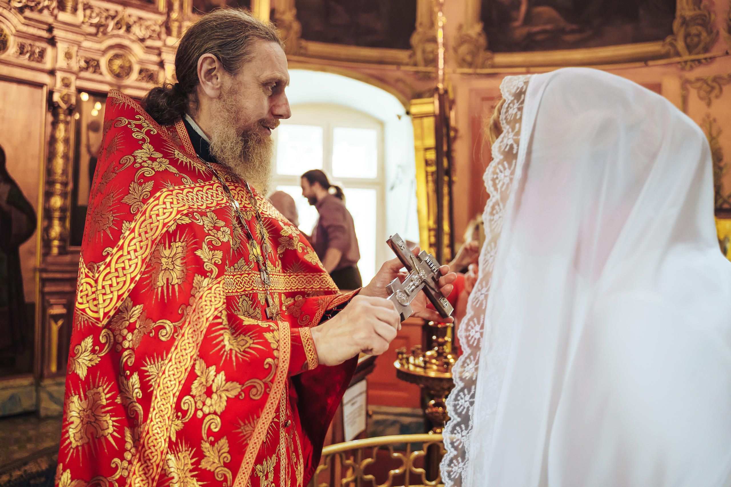 Свадебный фотограф на венчание в Храме Богородицы в Щелково