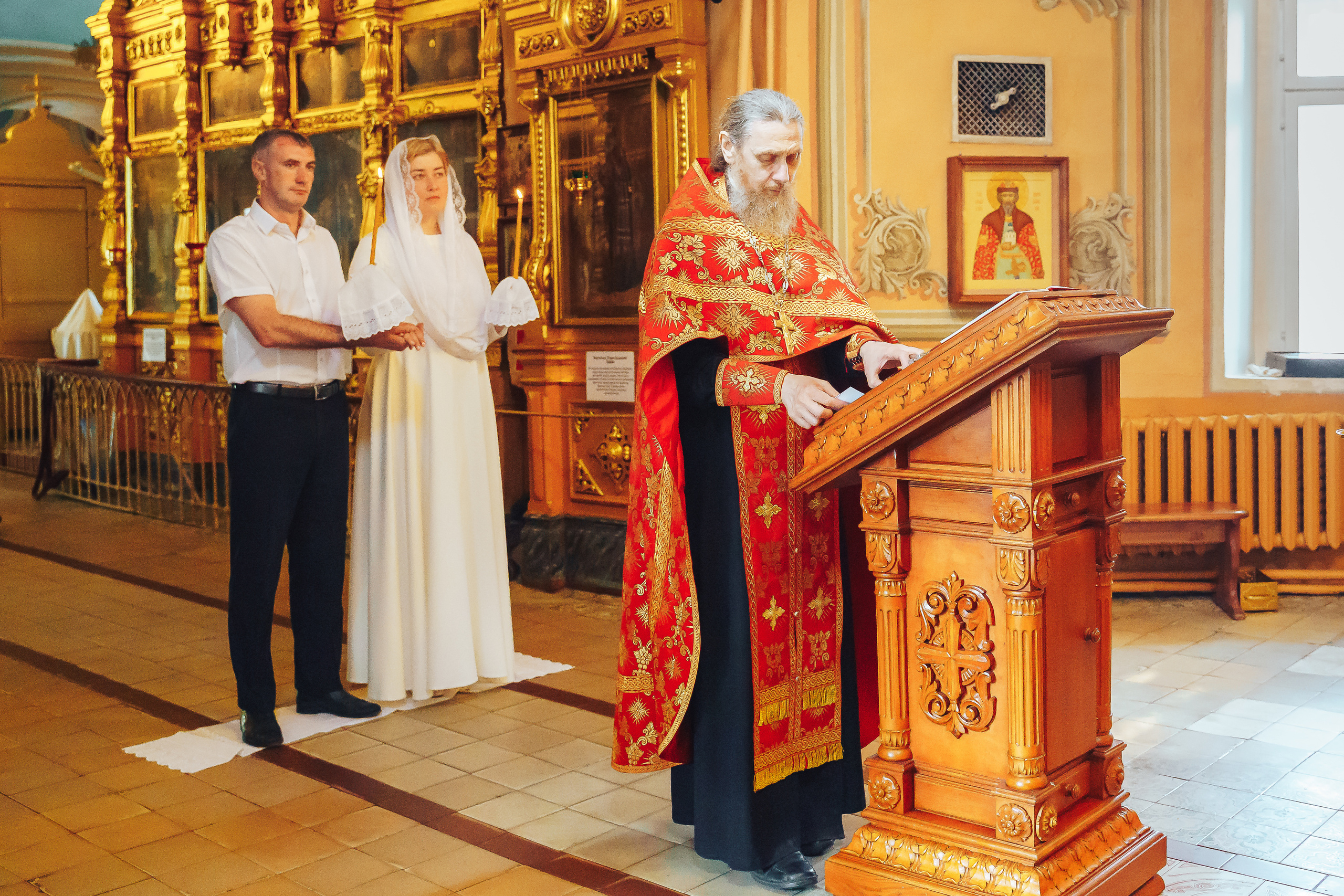 Свадебный фотограф на венчание в Храме Богородицы в Щелково