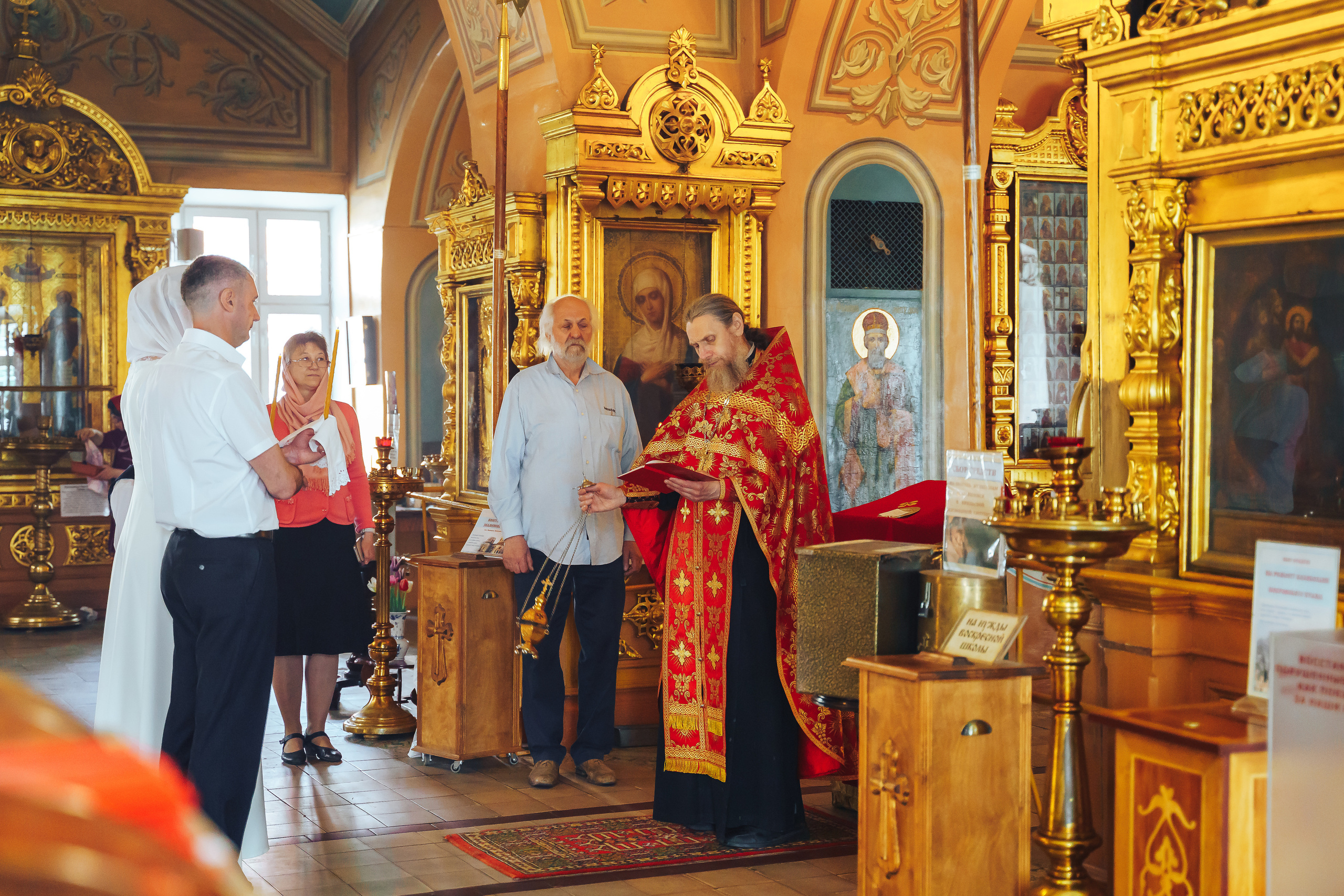 Свадебный фотограф на венчание в Храме Богородицы в Щелково