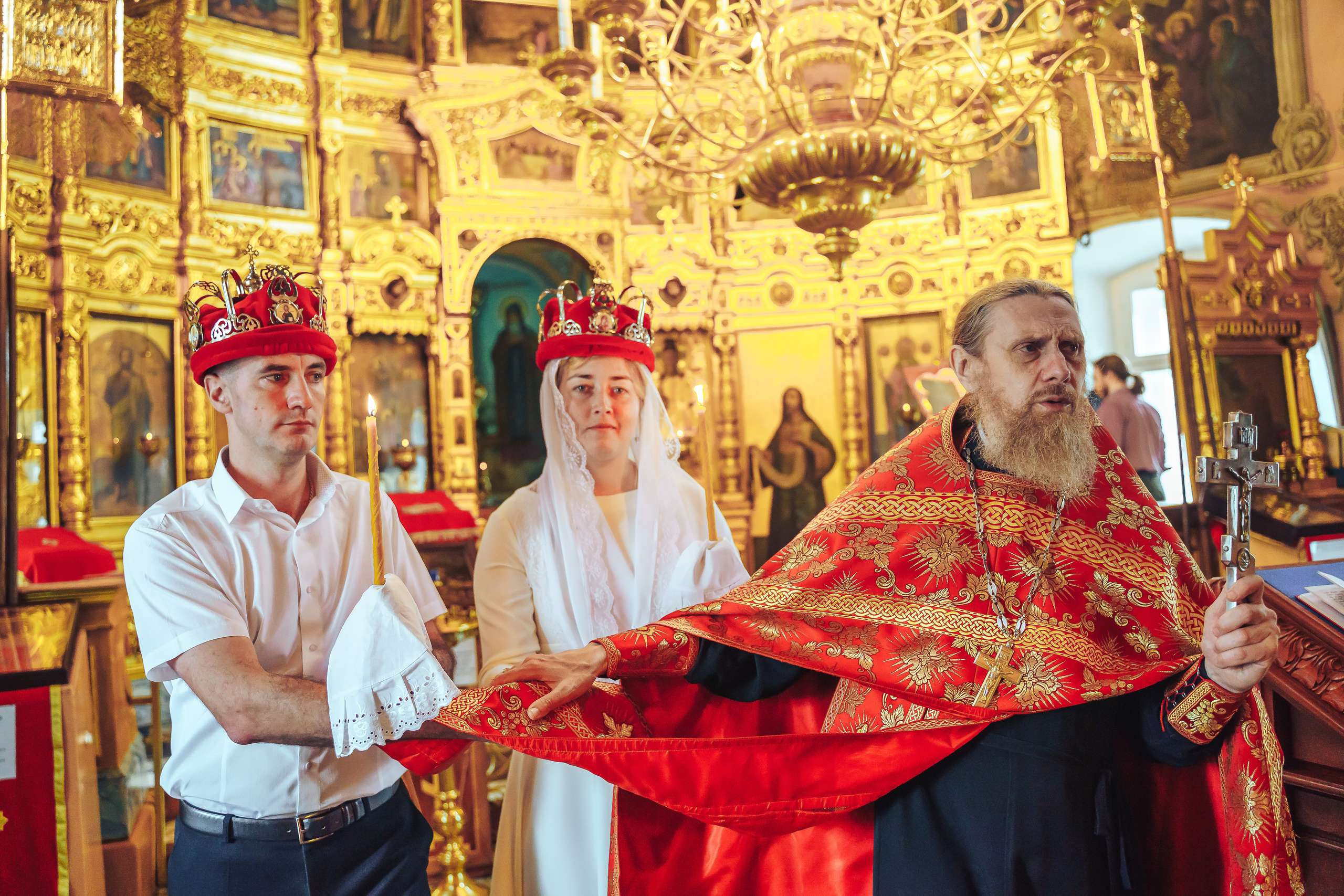 Свадебный фотограф на венчание в Храме Богородицы в Щелково