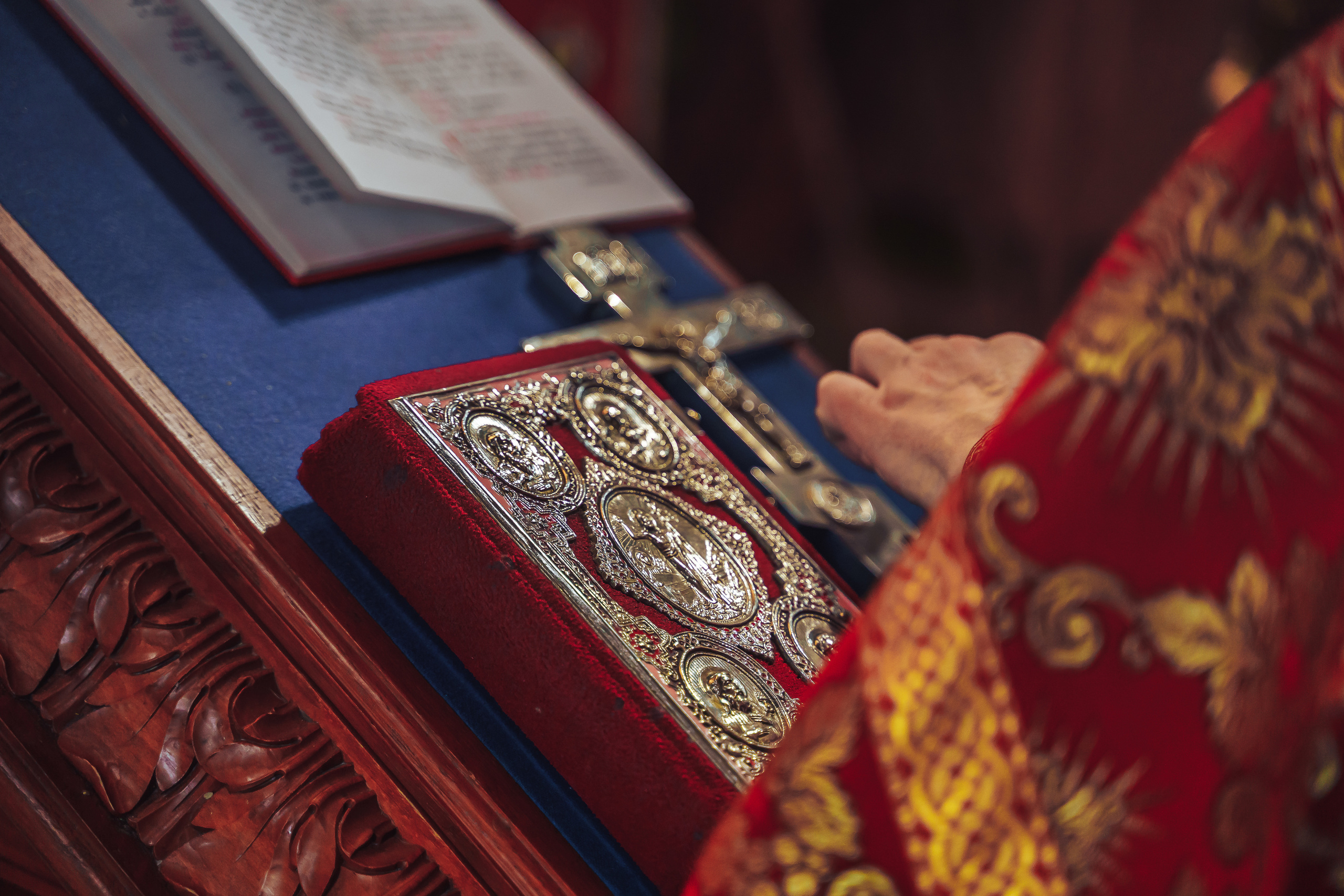 Свадебный фотограф на венчание в Храме Богородицы в Щелково