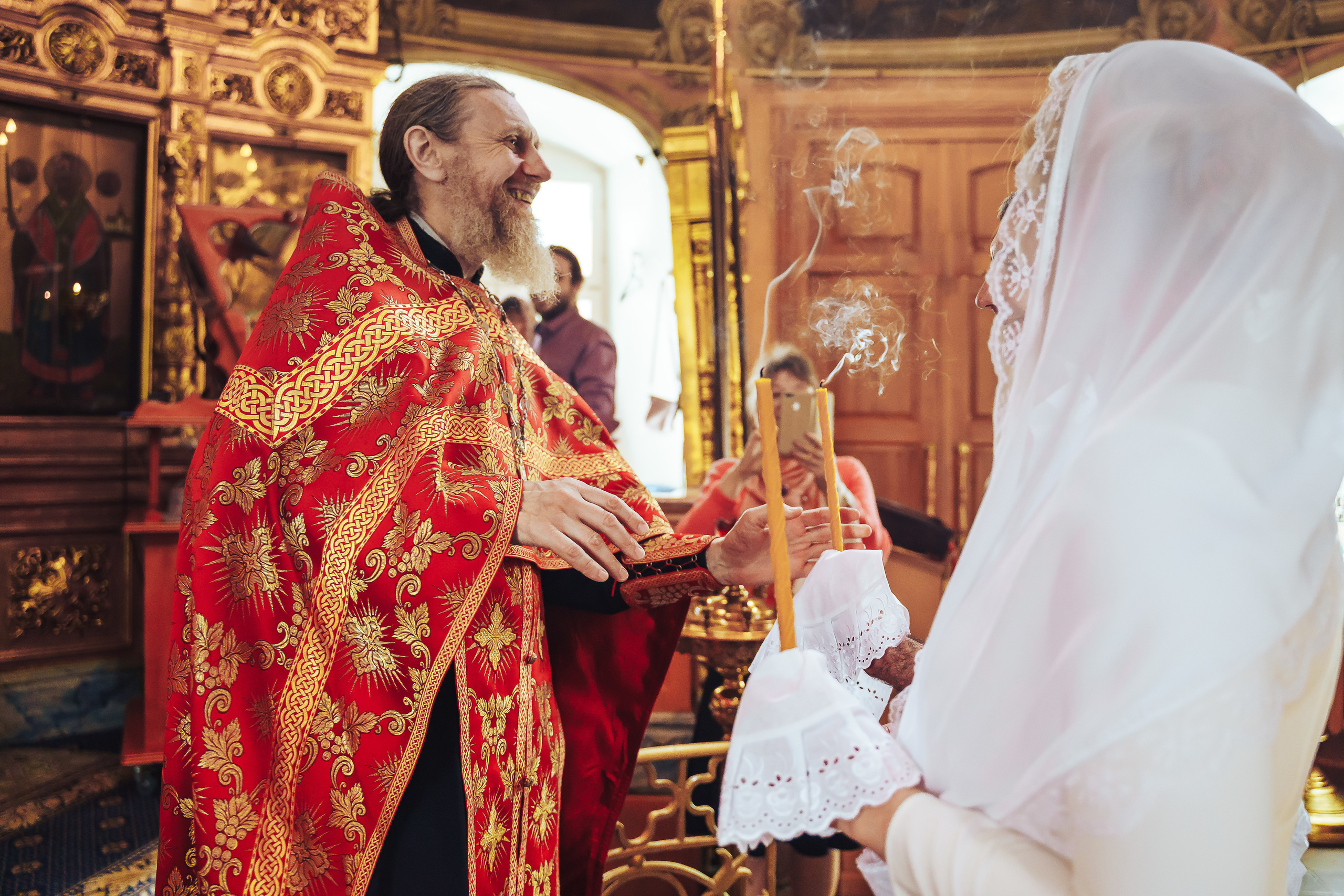 Свадебный фотограф на венчание в Храме Богородицы в Щелково