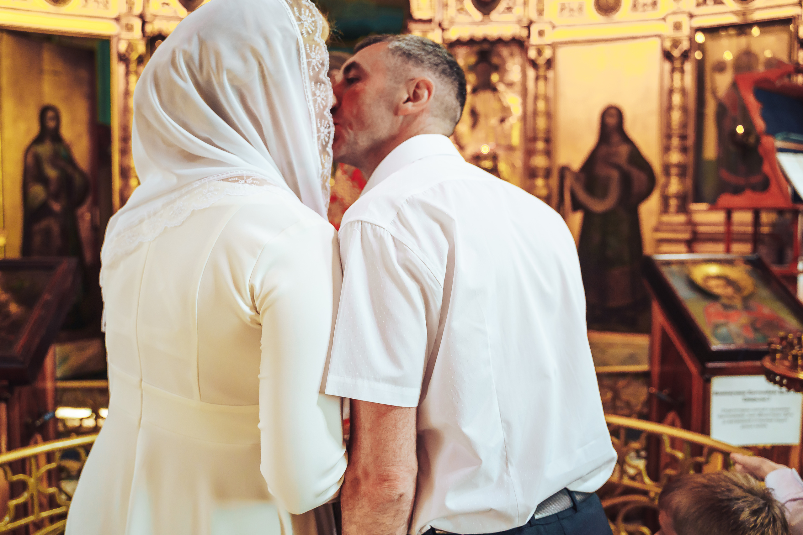 Свадебный фотограф на венчание в Храме Богородицы в Щелково