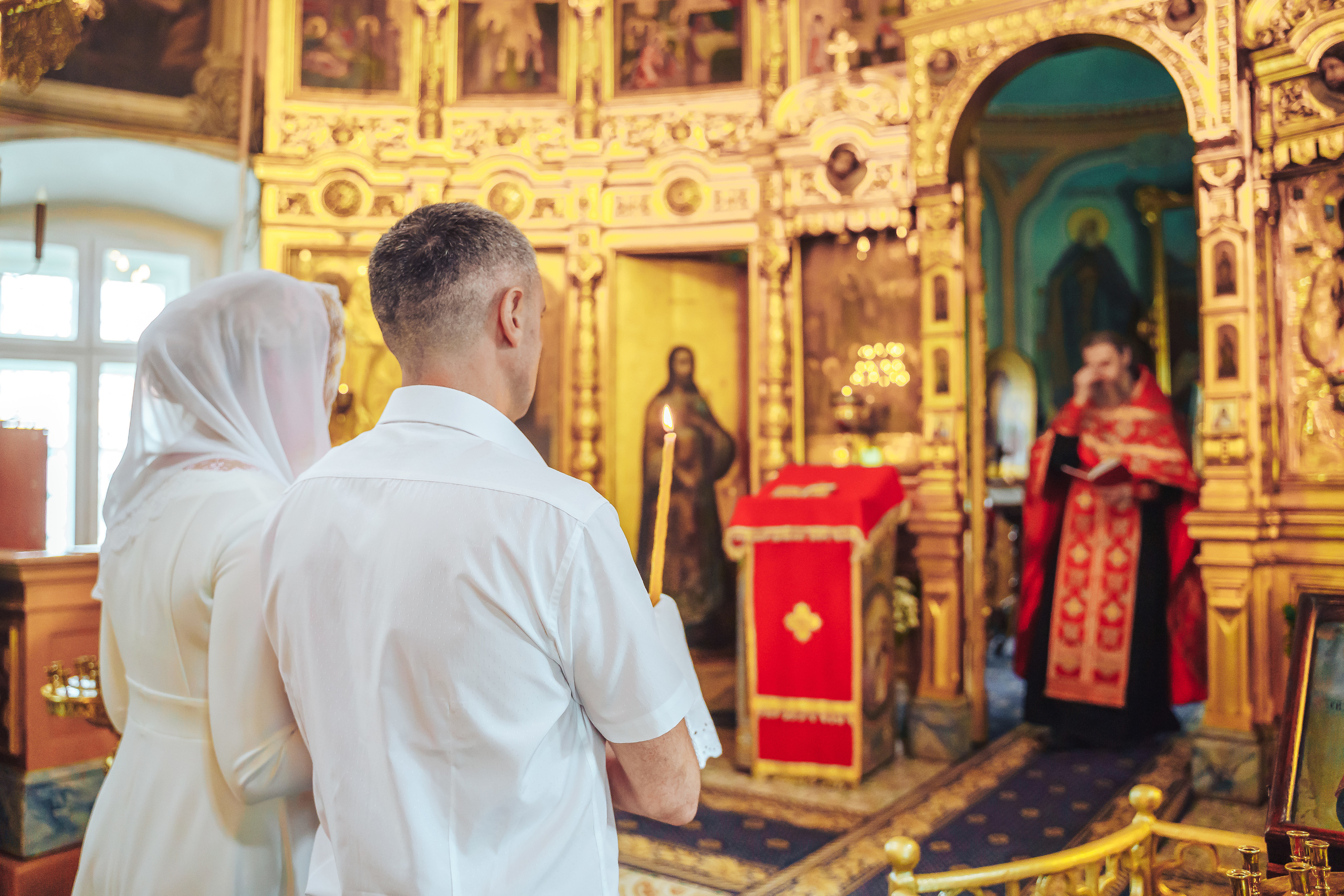 Свадебный фотограф на венчание в Храме Богородицы в Щелково