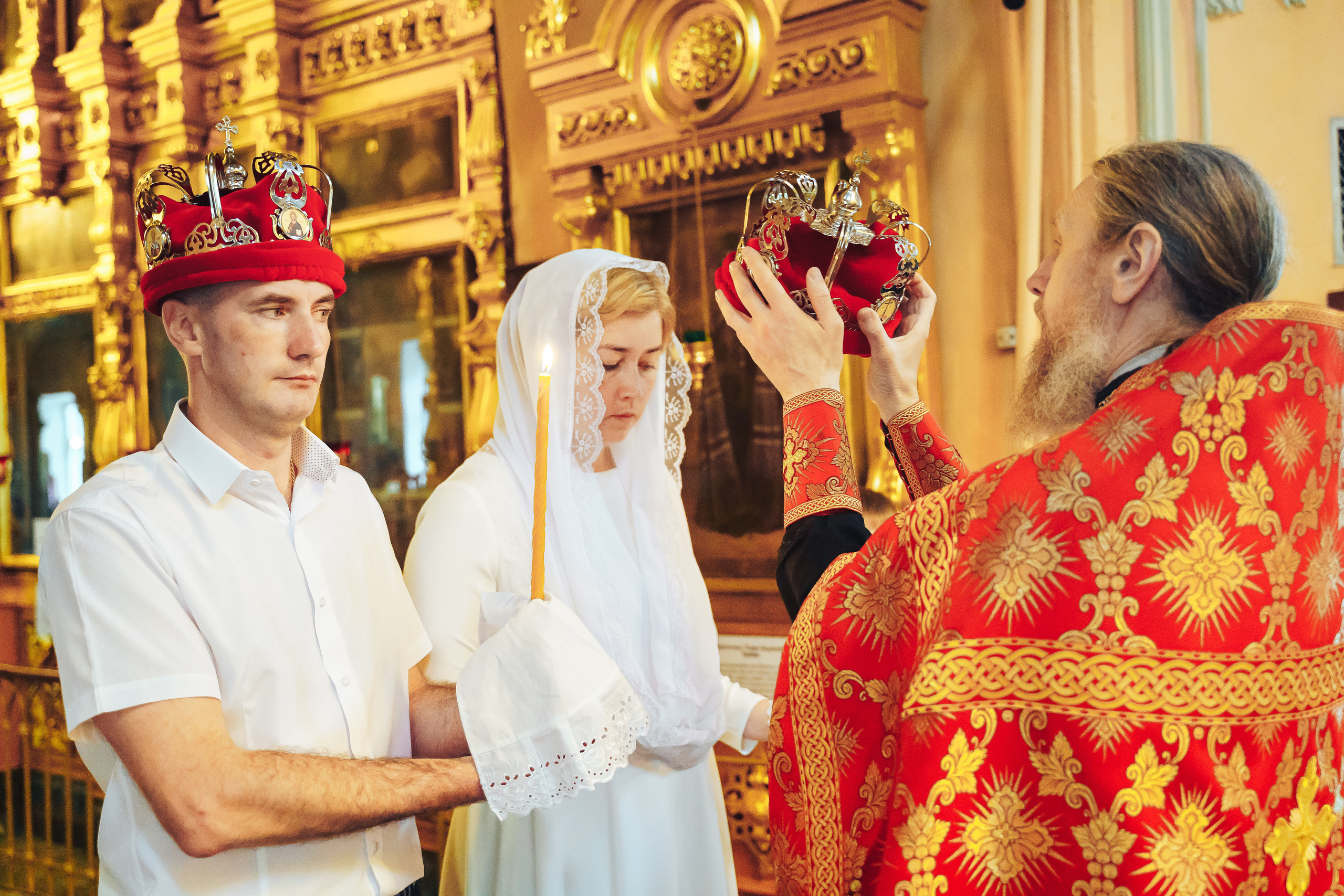 Свадебный фотограф на венчание в Храме Богородицы в Щелково