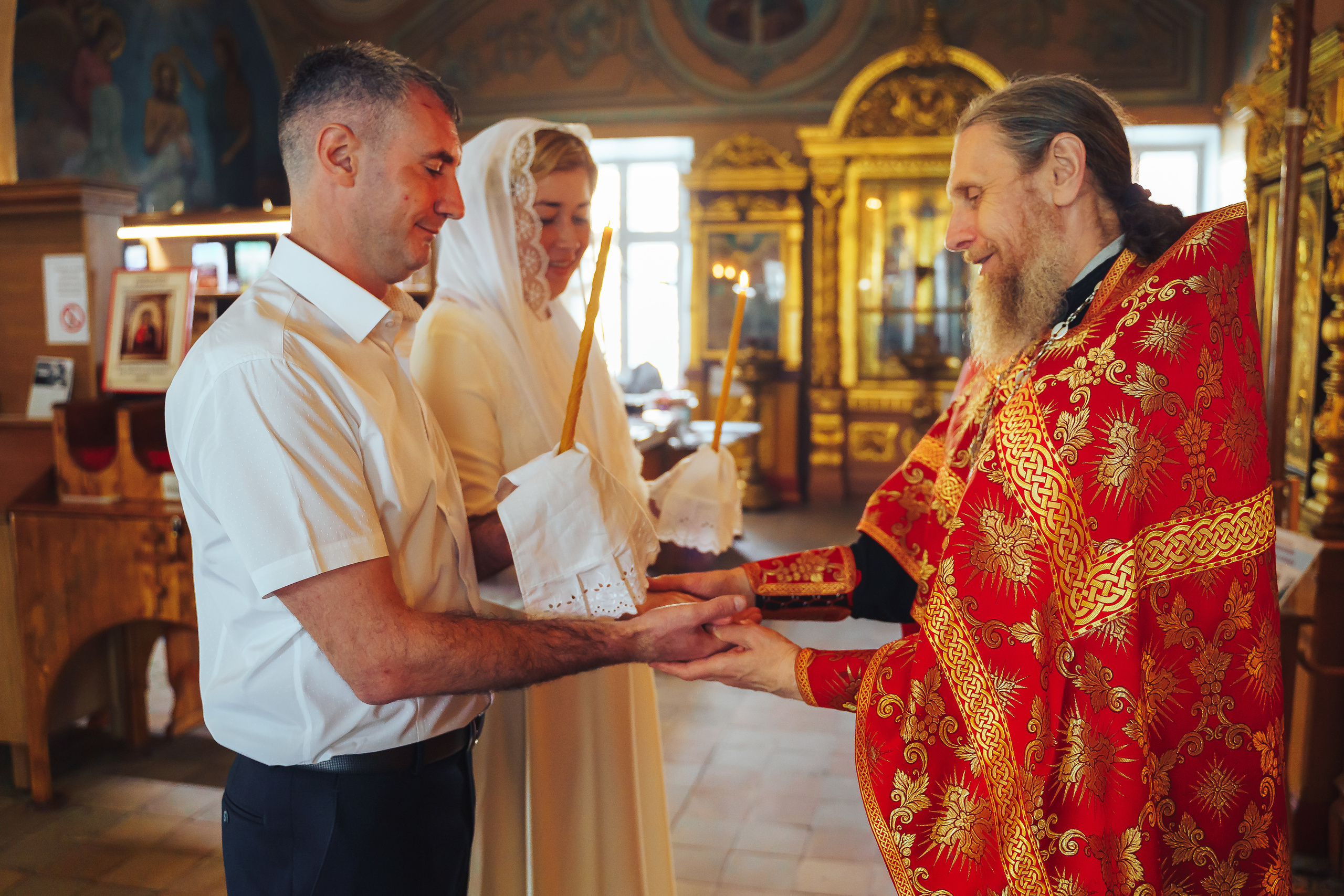 Свадебный фотограф на венчание в Храме Богородицы в Щелково