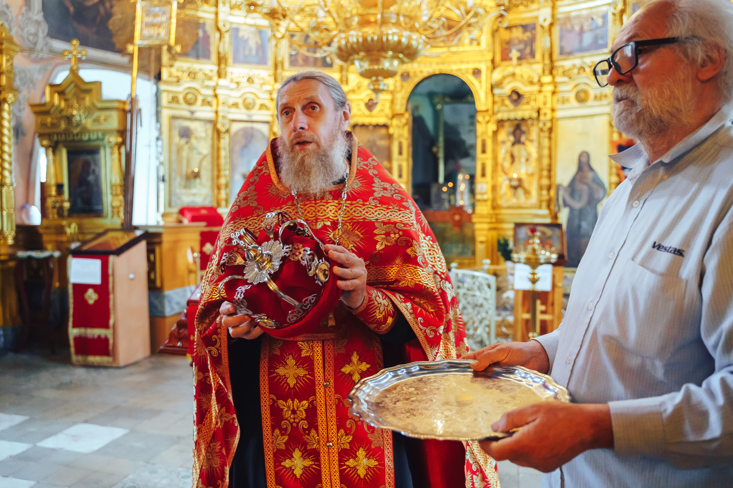 Свадебный фотограф на венчание в Храме Богородицы в Щелково