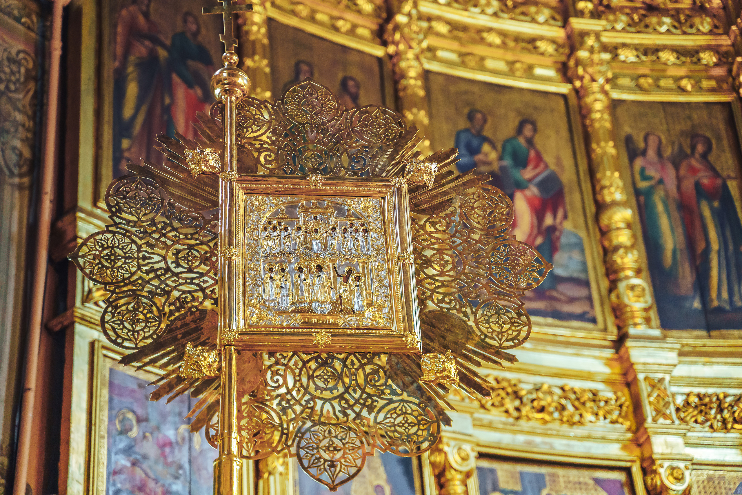 Свадебный фотограф на венчание в Храме Богородицы в Щелково