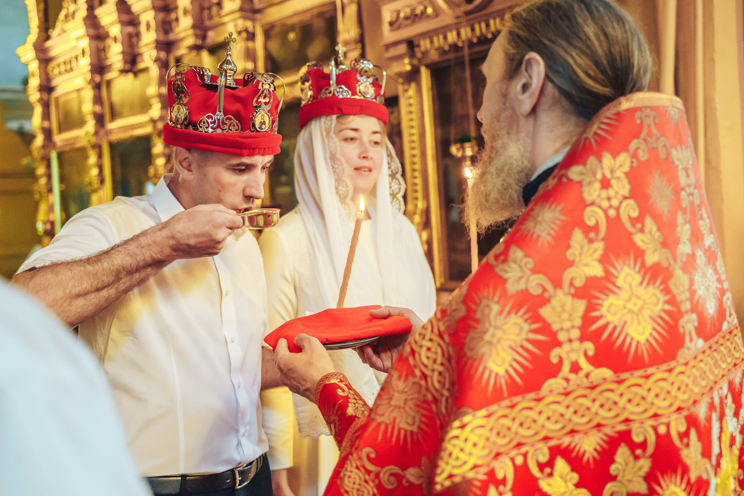 Свадебный фотограф на венчание в Храме Богородицы в Щелково