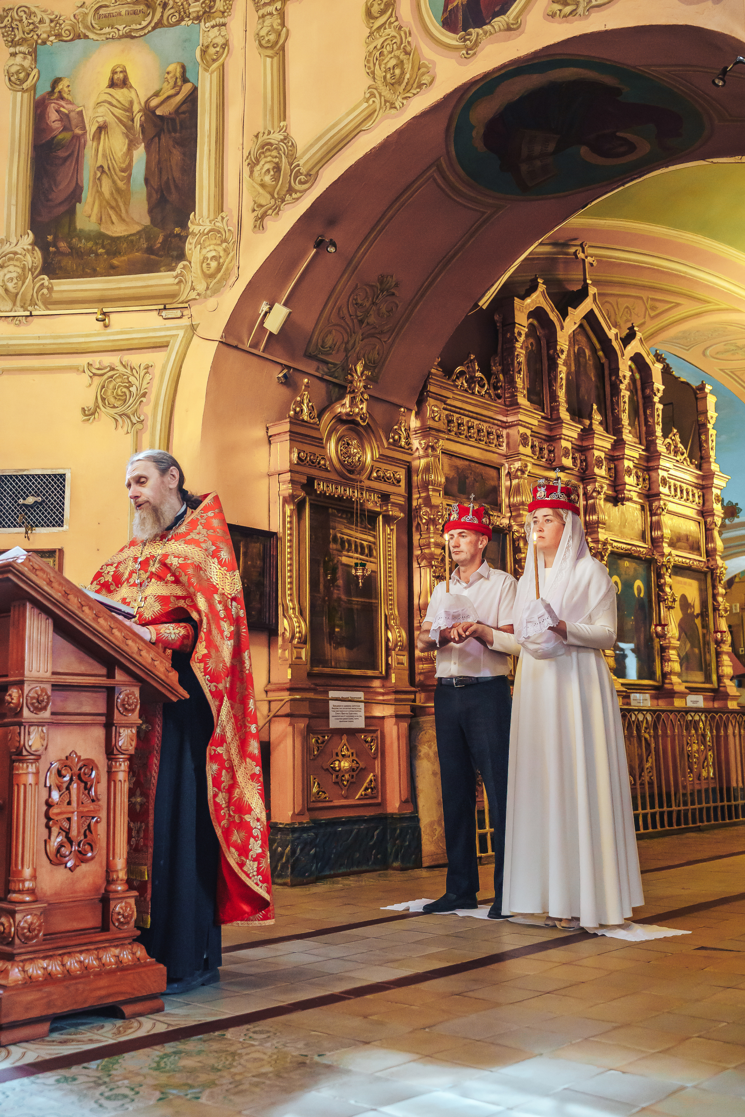 Свадебный фотограф на венчание в Храме Богородицы в Щелково