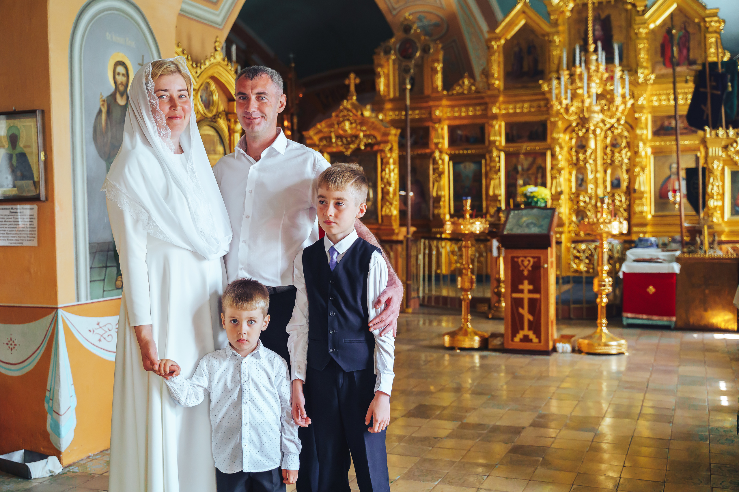 Свадебный фотограф на венчание в Храме Богородицы в Щелково
