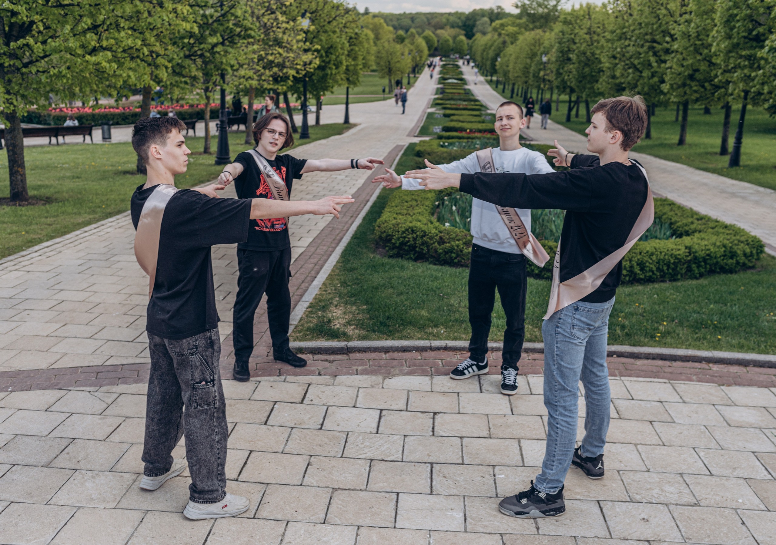Выпускной альбом с душой — фотосессия, ретушь и дизайн в Москве. MILATE — выпускные альбомы, фотосессии и видео в Москве