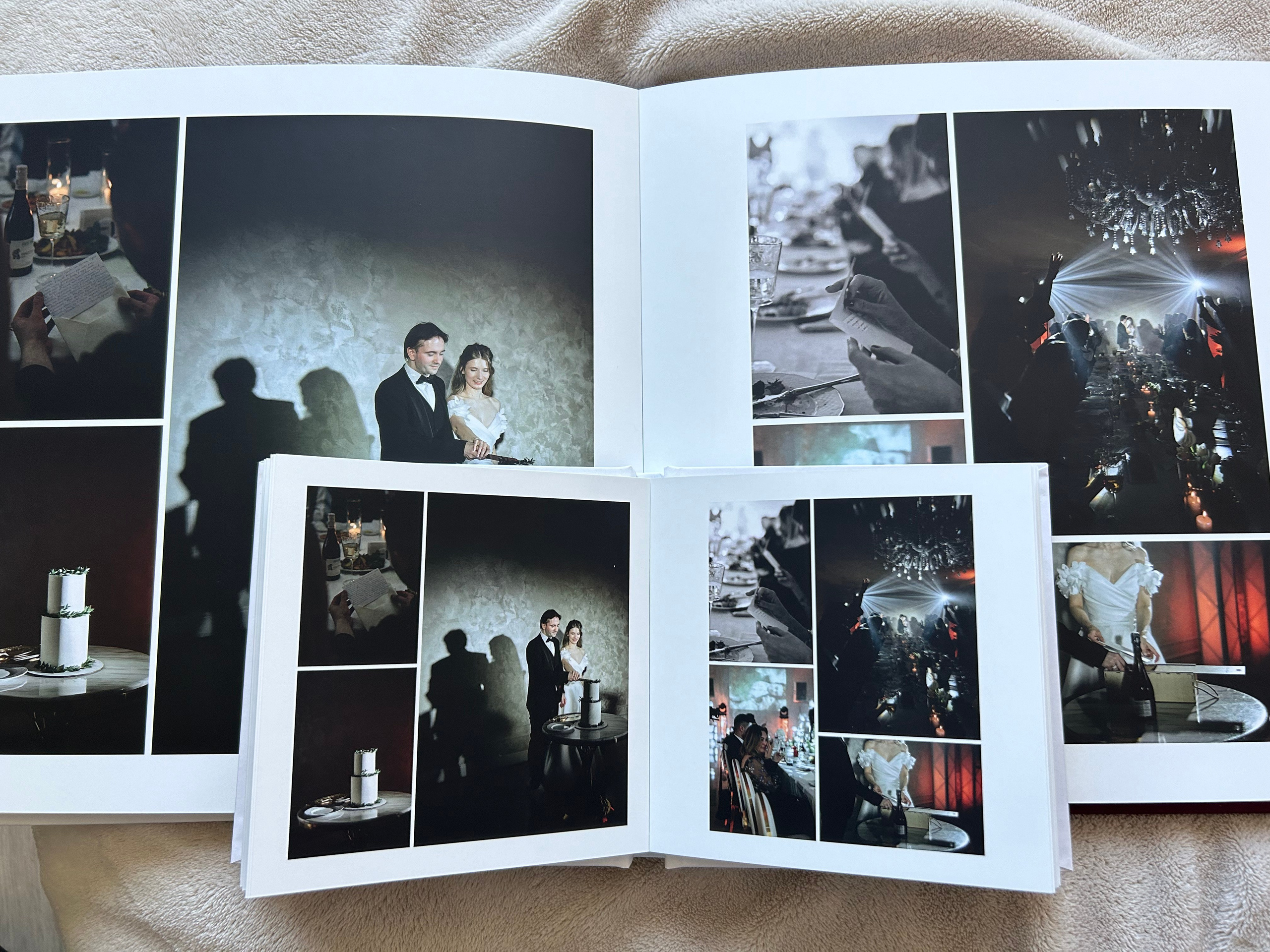 Сравнение основной фотокниги молодоженов и уменьшенной копии для родителей