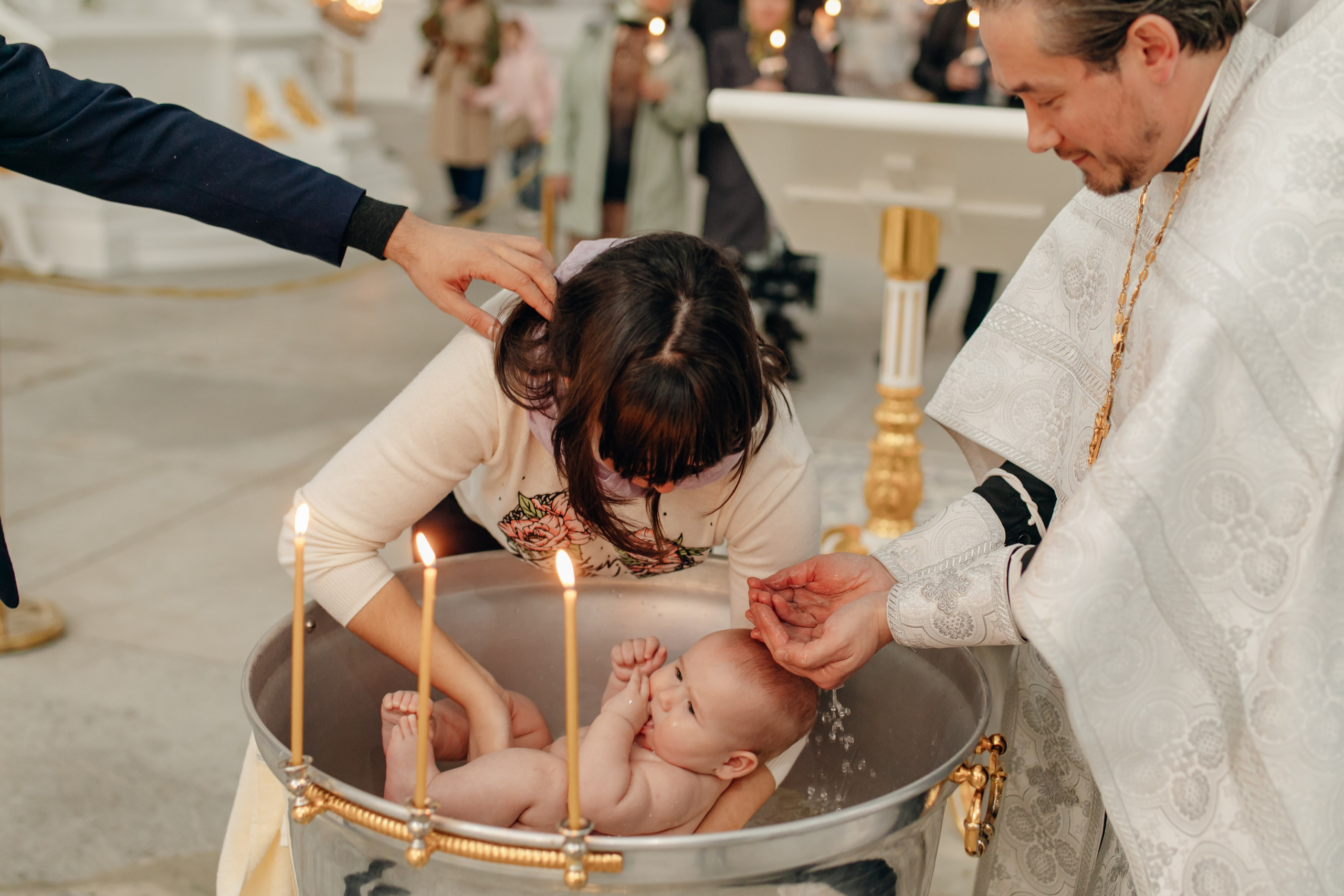 Крещение ребенка в Смольном соборе СПб. Фотограф крещение венчание в Петербурге! Помогает подобрать храм и посоветовал душевного батюшку в СПб