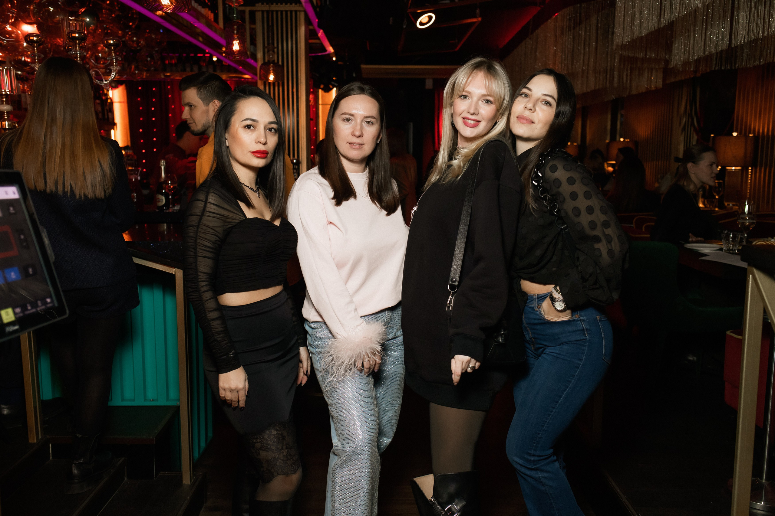 YANA URBAN: сольный концерт в «Анжелика Wineroom». СВОИ. ФОТООТЧЕТЫ-СОБЫТИЯ-МЕСТА