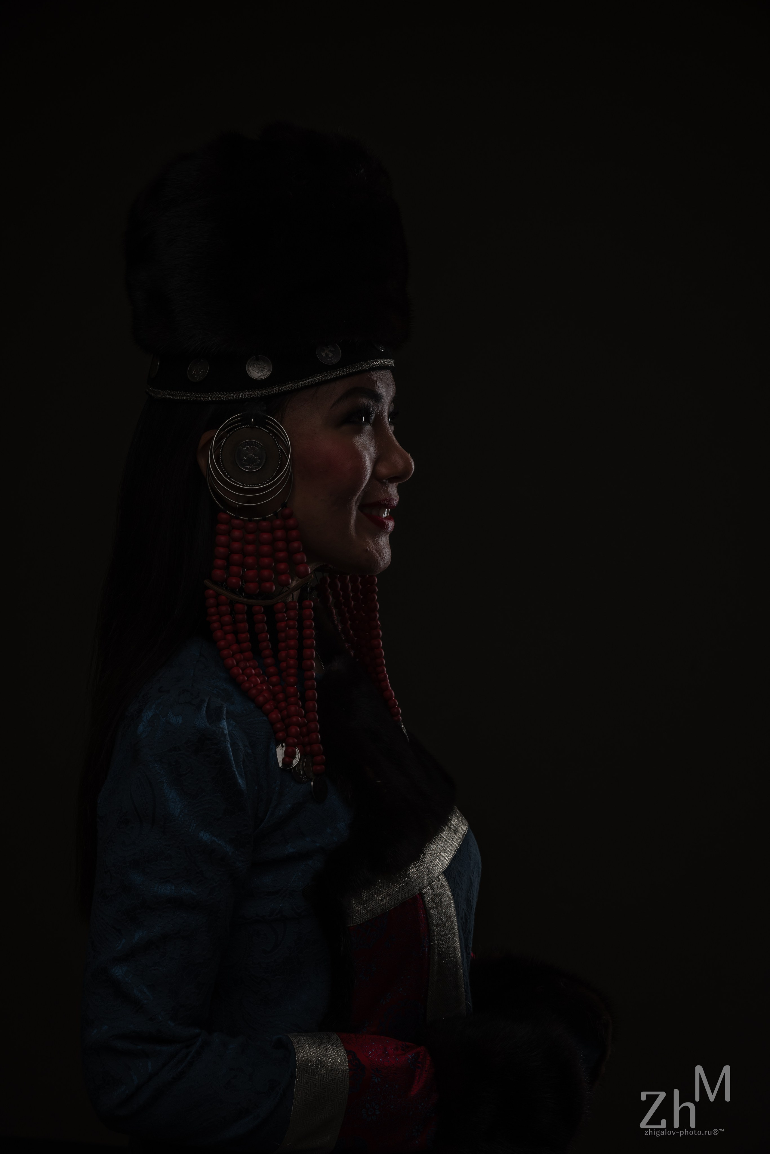 Съёмка в бурятских национальных костюмах. Семейный и свадебный фотограф в Иркутске Максим Жигалов