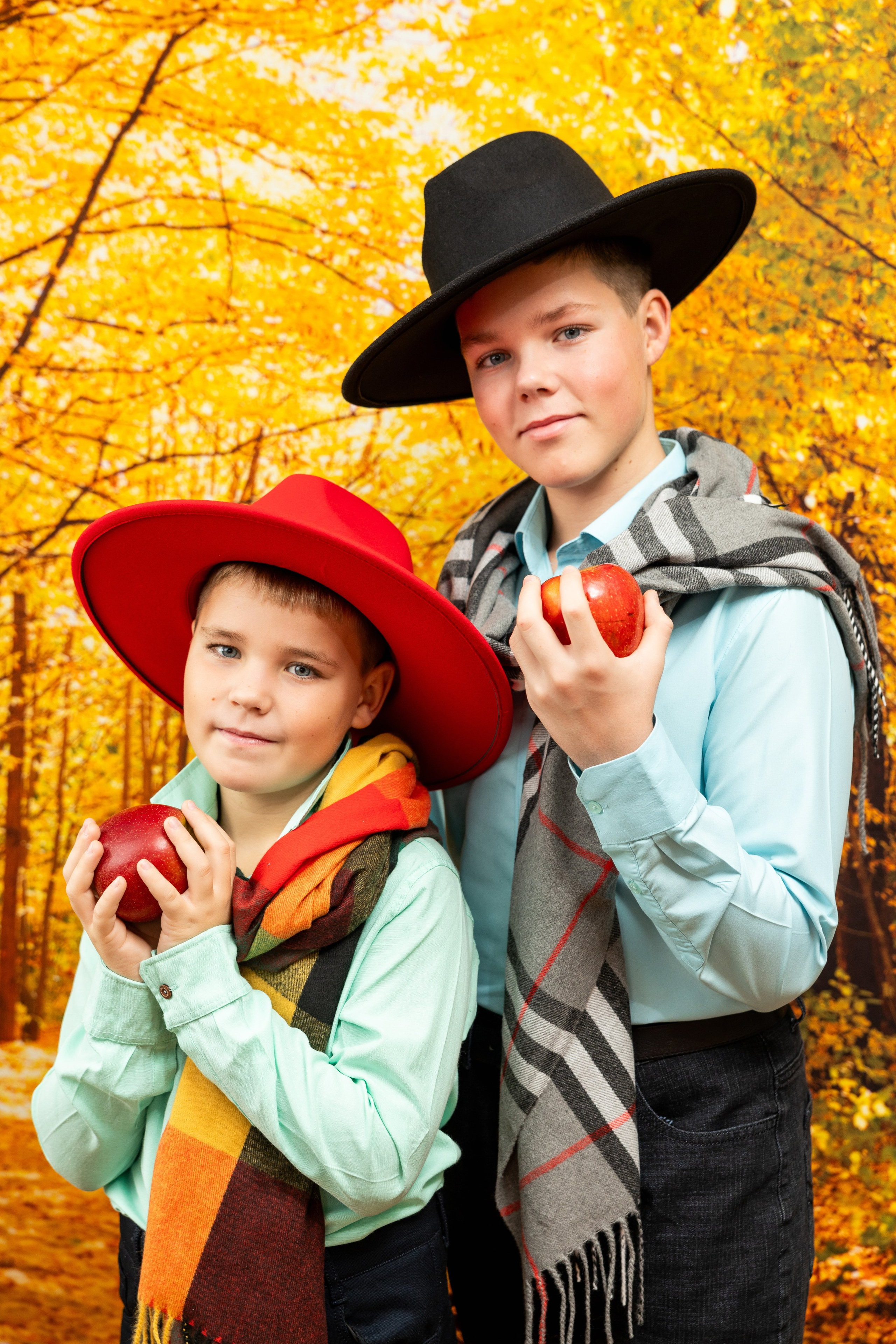 Школьные фотопроекты. Выпускные фотоальбомы в Коломне. Валерий и Светлана Щавелевы